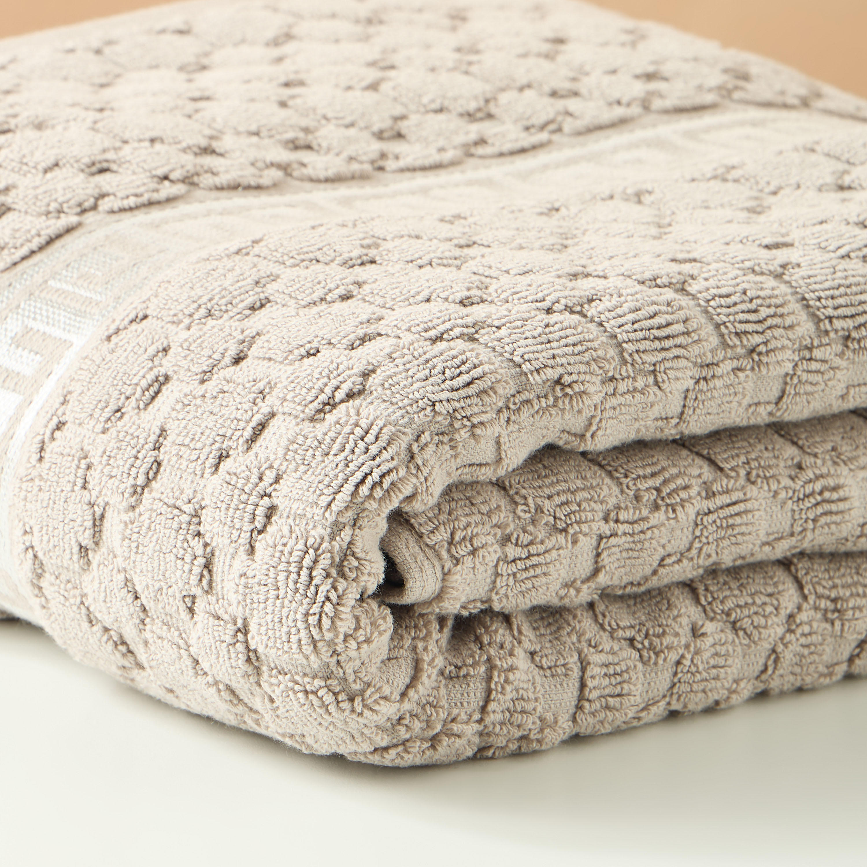 منشفة حمام كبيرة بارزة الملمس من جيا كومو - 150x90 سم-household-bathandlaundry-bathlinen-towels-image-4