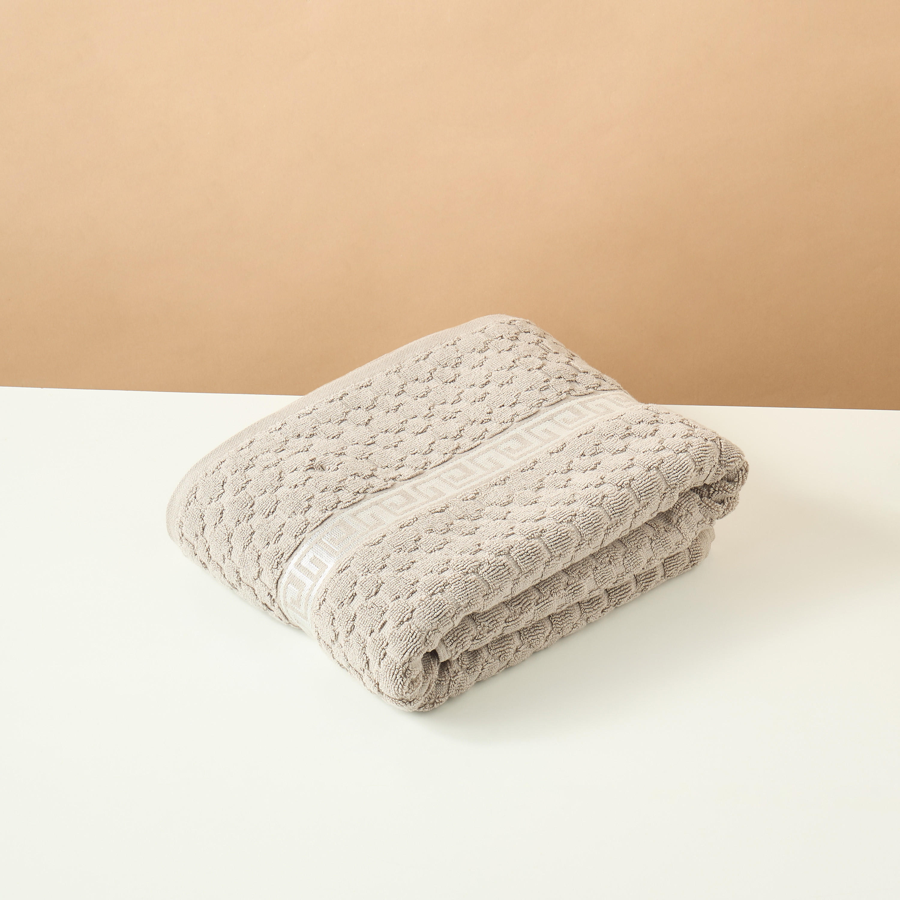Gia Como Textured Bath Towel - 140x70 cms-household-bathandlaundry-bathlinen-towels-image-3
