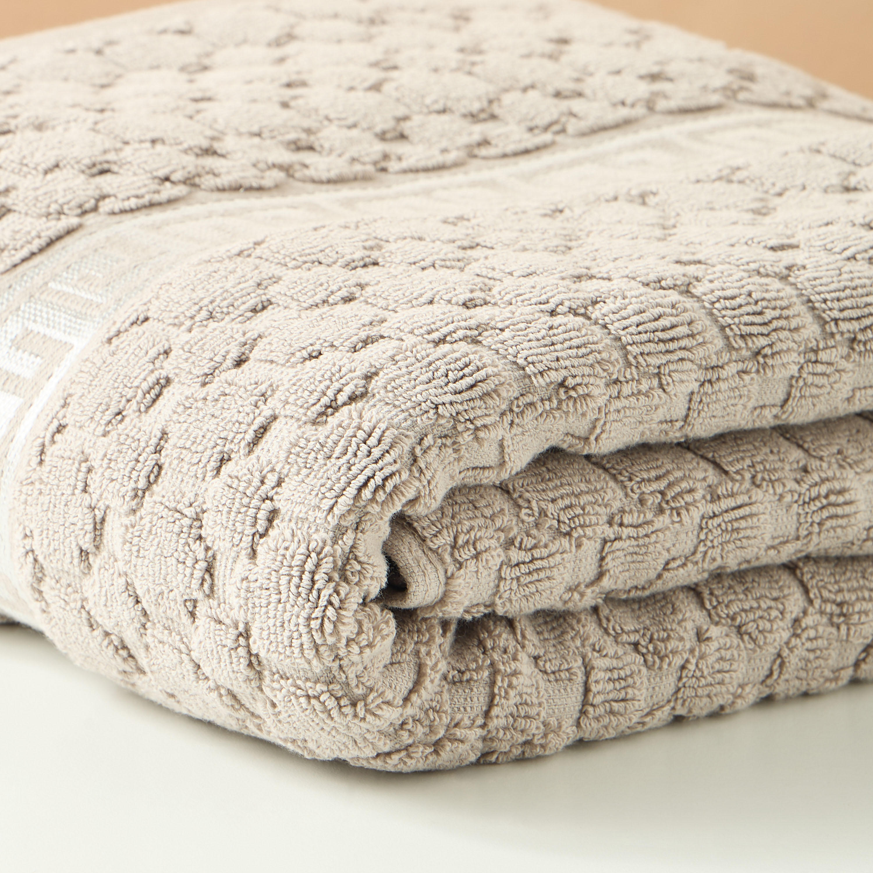 Gia Como Textured Bath Towel - 140x70 cms-household-bathandlaundry-bathlinen-towels-image-4