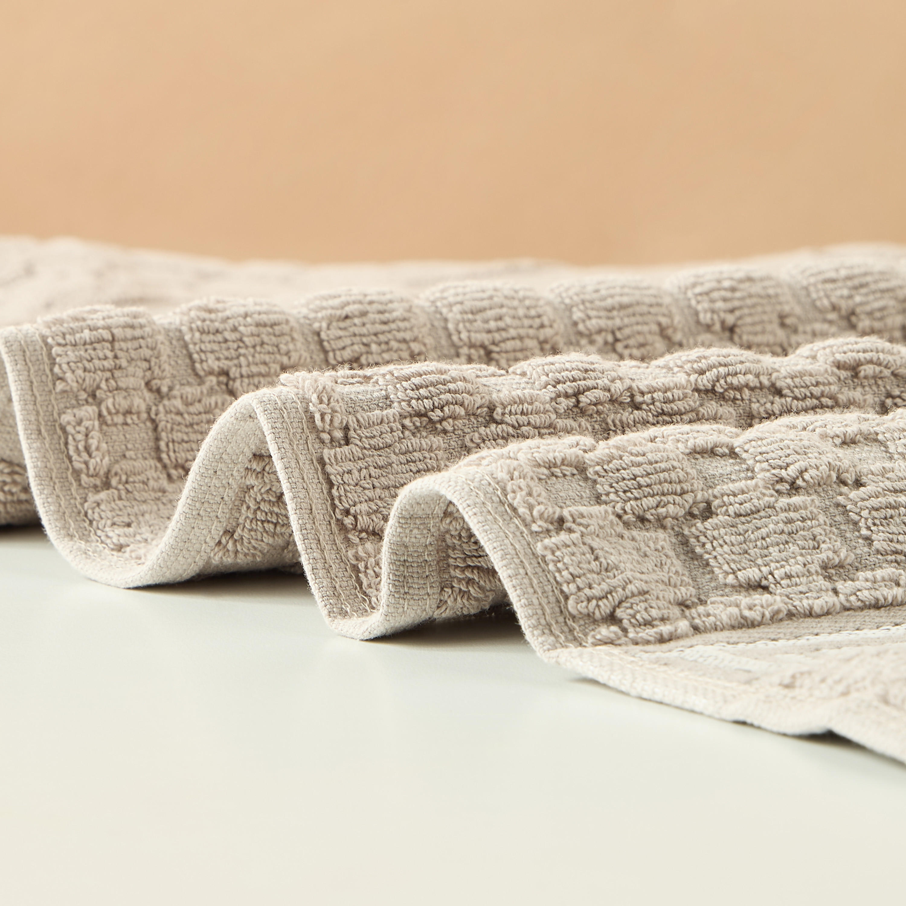 Gia Como Textured Bath Towel - 140x70 cms-household-bathandlaundry-bathlinen-towels-image-6