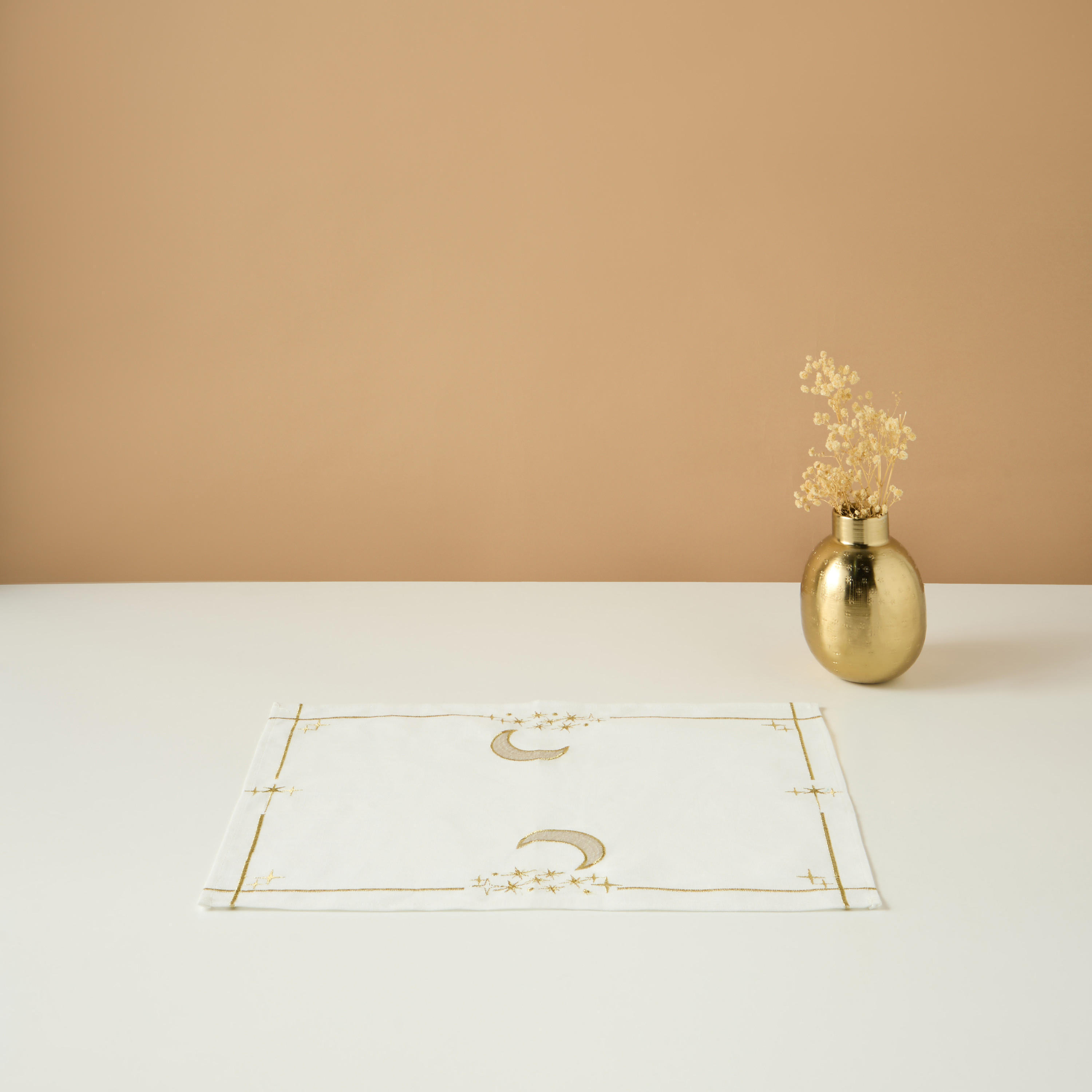 لبادات صحون 4 قطع بتطريز هلال-household-dining-tablelinen-placemats-image-1