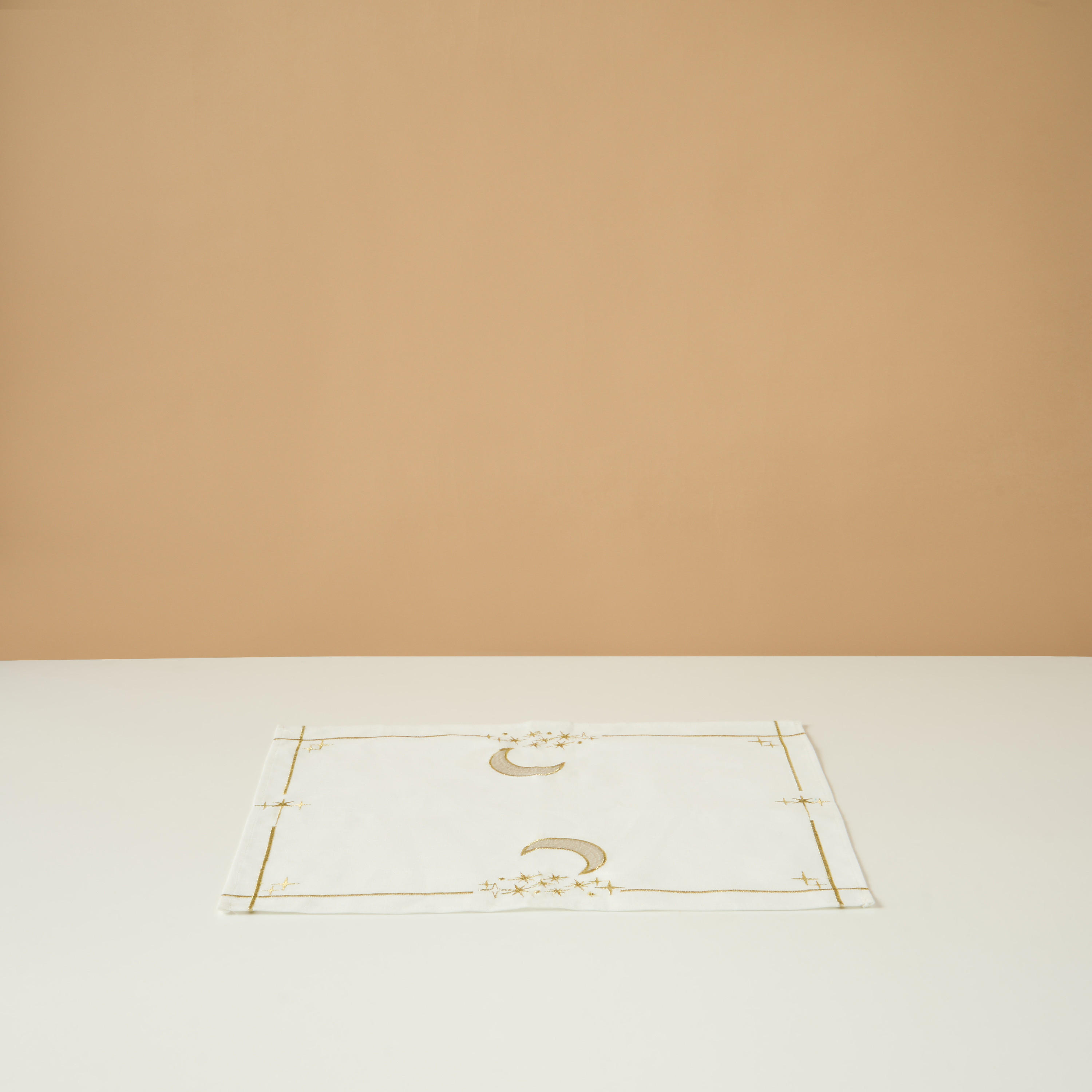 لبادات صحون 4 قطع بتطريز هلال-household-dining-tablelinen-placemats-image-2
