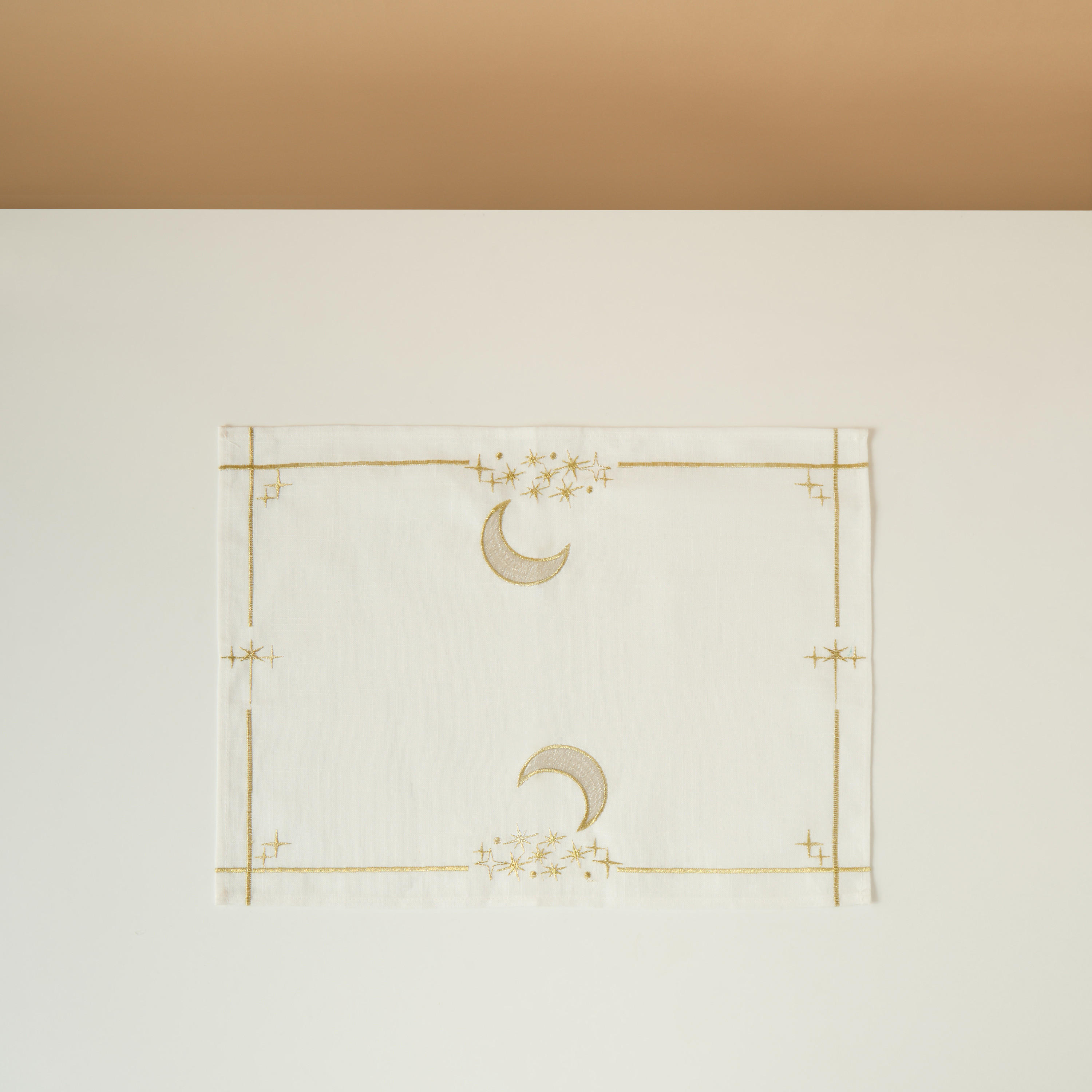 لبادات صحون 4 قطع بتطريز هلال-household-dining-tablelinen-placemats-image-4