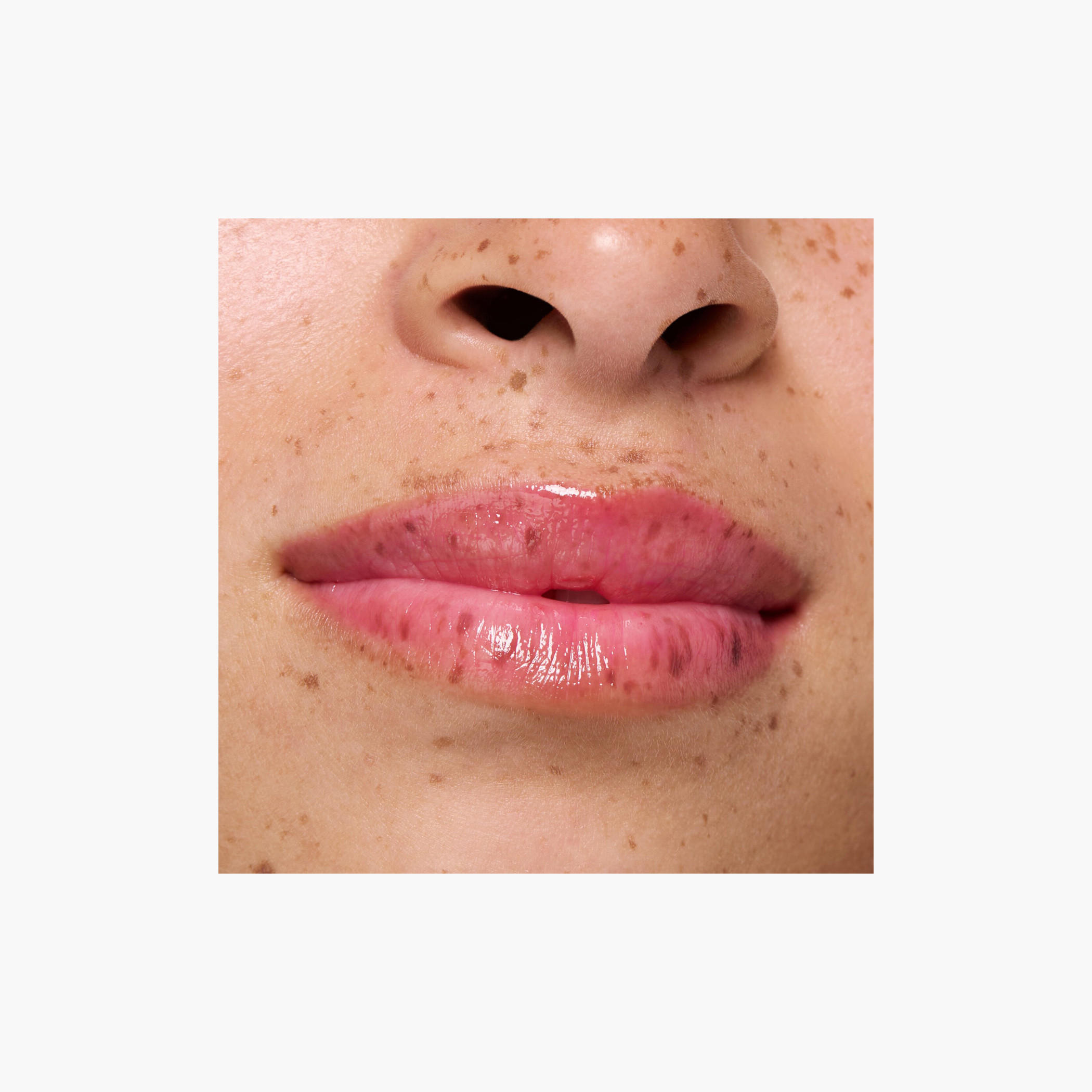 مرطب زبدة شفاه لامع جوسي بومب من إيسنس-beautyandpersonalcare-makeup-lips-lipglossesandbalms-image-13