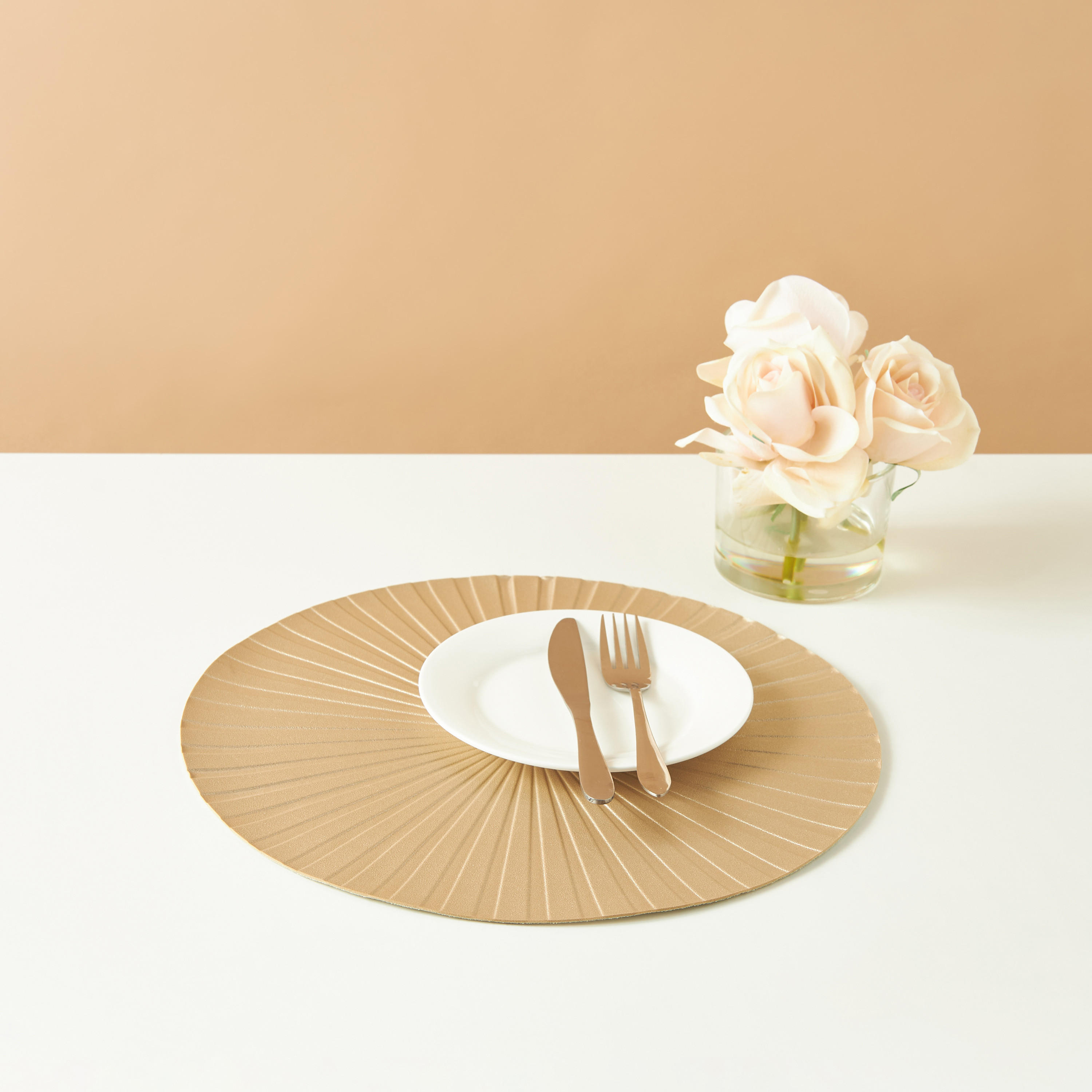 لبادة صحون منقوشة من الجلد الصناعي من صن بيرست - 38 سم-household-dining-tablelinen-placemats-image-1
