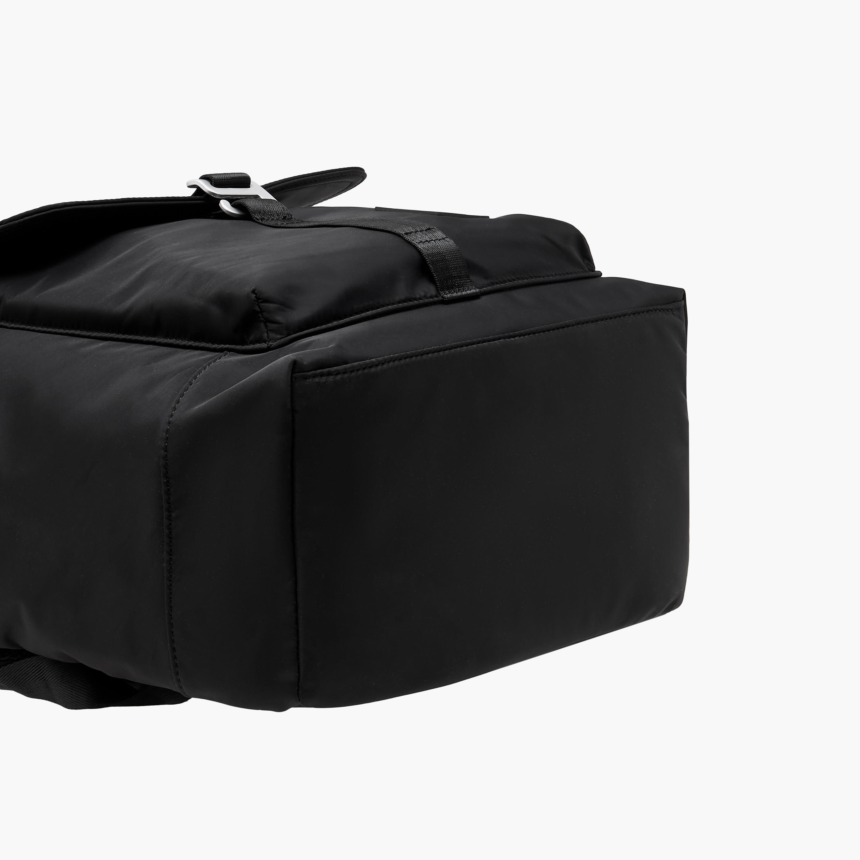 شنطة ظهر سادة بحزام قابل للتعديل وسحاب إغلاق من لي كوبر - 12x30x45 سم-men-bags-image-2