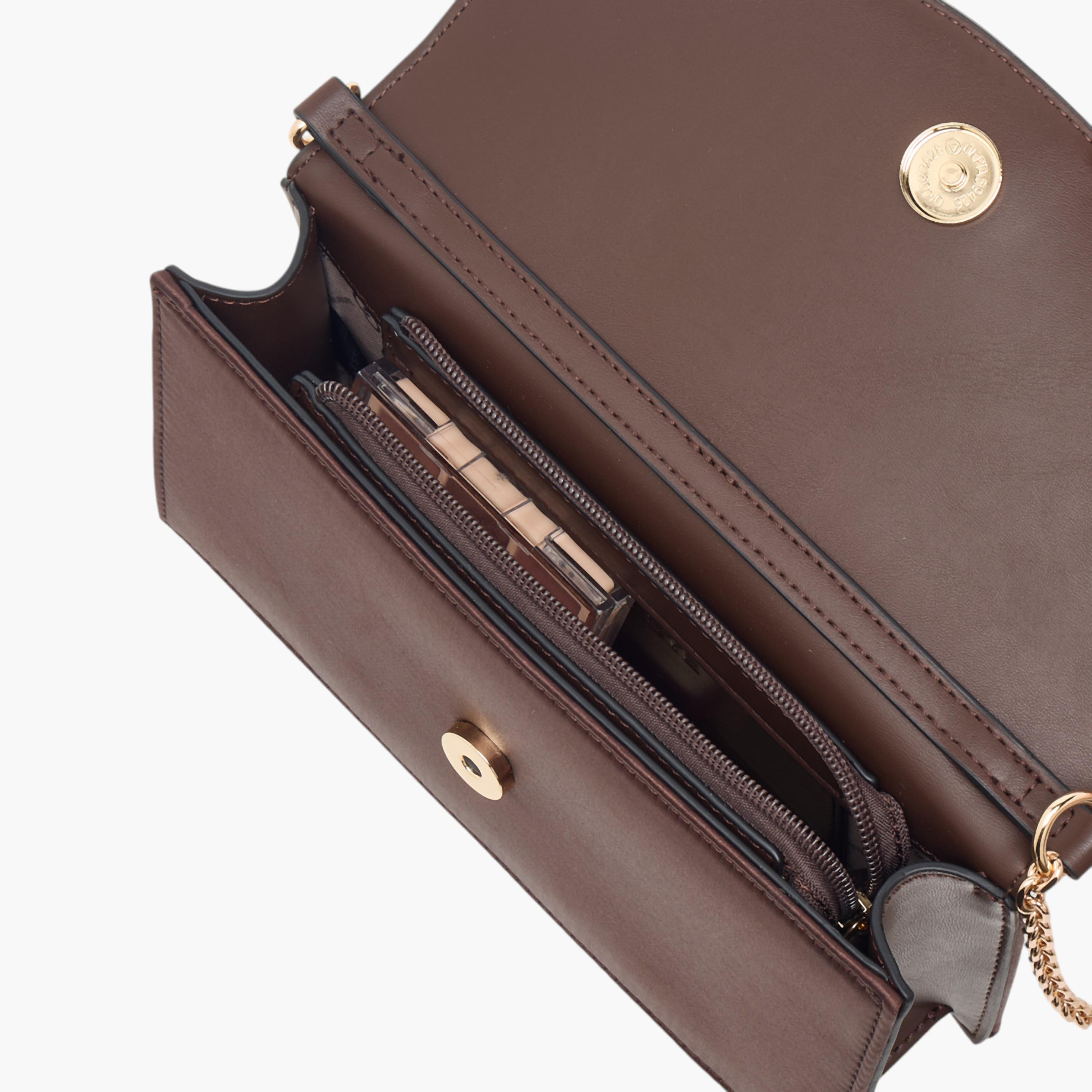 شنطة كتف بحزام سلسلة وتفاصيل شعار من سيليست-women-bagsandwallets-handbags-image-6