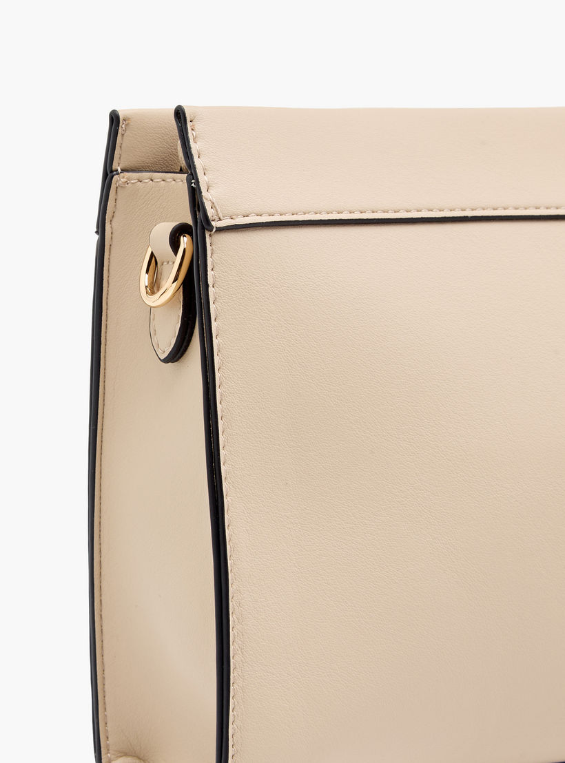 شنطة كروس بودي بنقوش مونوغرام مع سحاب للإغلاق وحزام سلسلة من سيليست-women-bagsandwallets-handbags-image-5