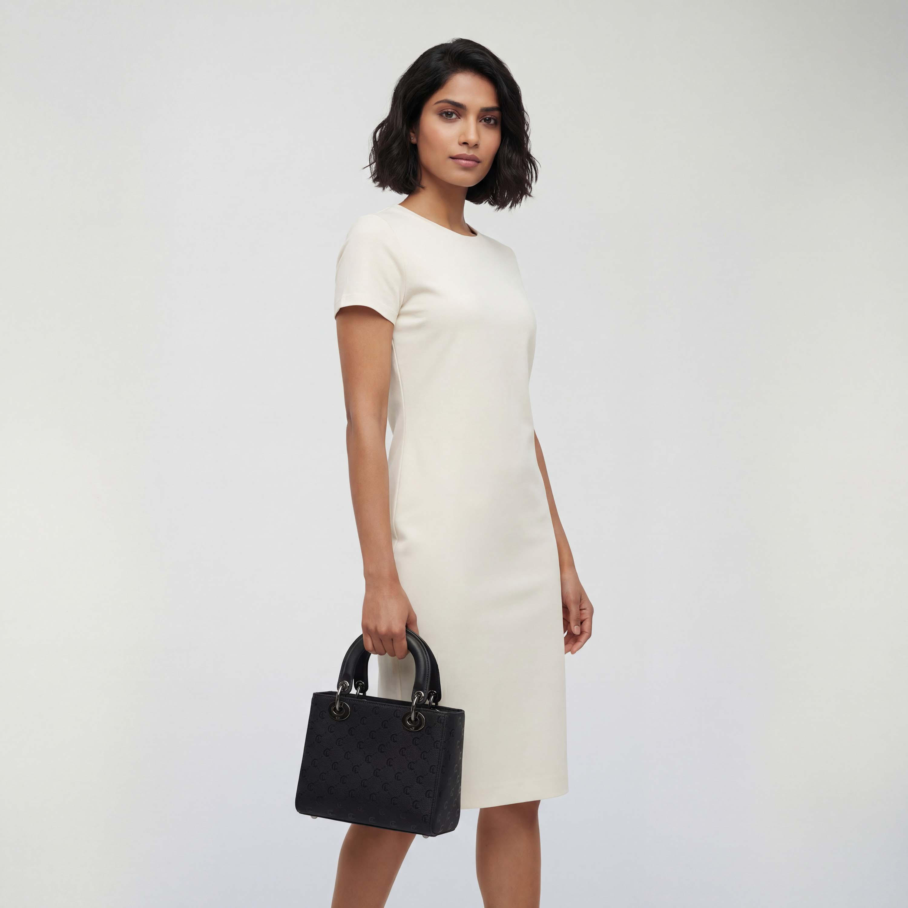 شنطة توتي بنقوش مونوجرام وسحاب إغلاق من لي كونفورت-women-bagsandwallets-handbags-image-2