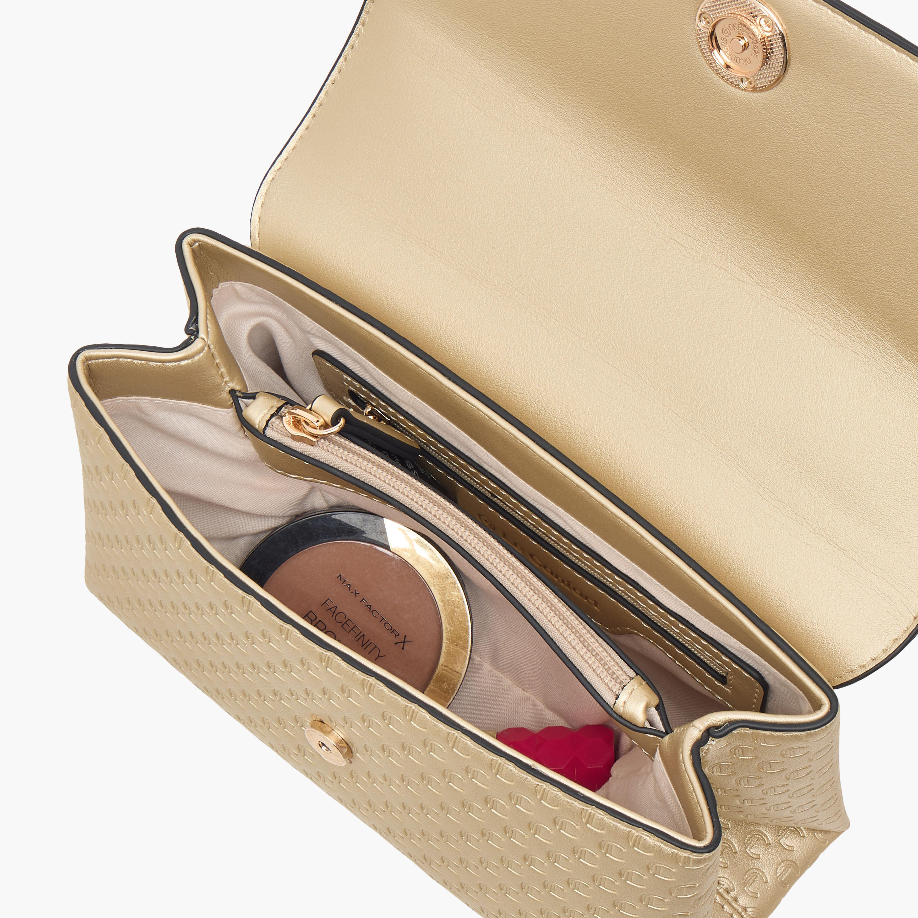 شنطة ساتشيل بنقوش مونوجرام وزر إغلاق من لي كونفورت-women-bagsandwallets-handbags-image-6