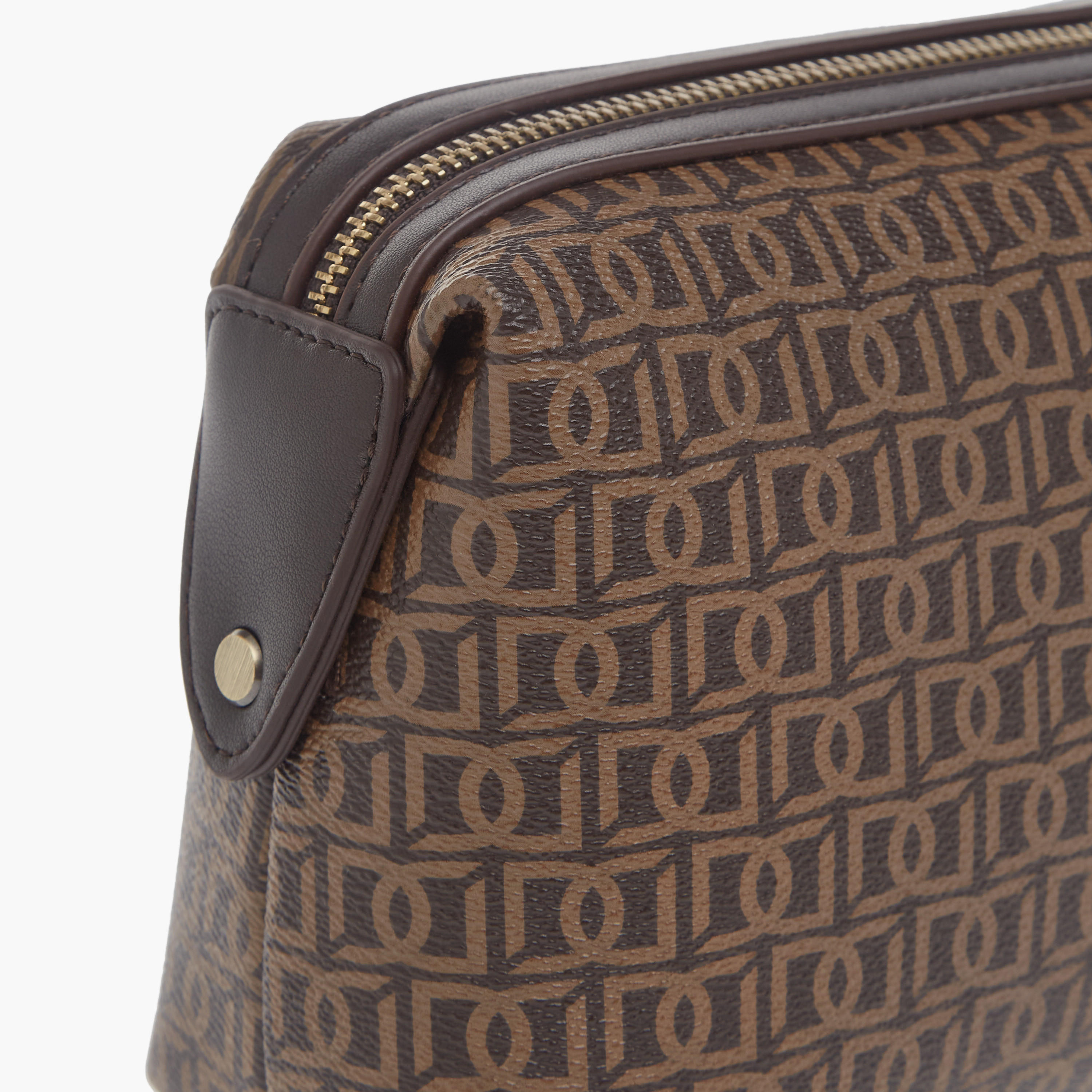 شنطة صغيرة بسحاب إغلاق وتفاصيل إبزيم بطبعات مونوغرام من دوتشيني-men-beltsandwallets-wallets-image-4