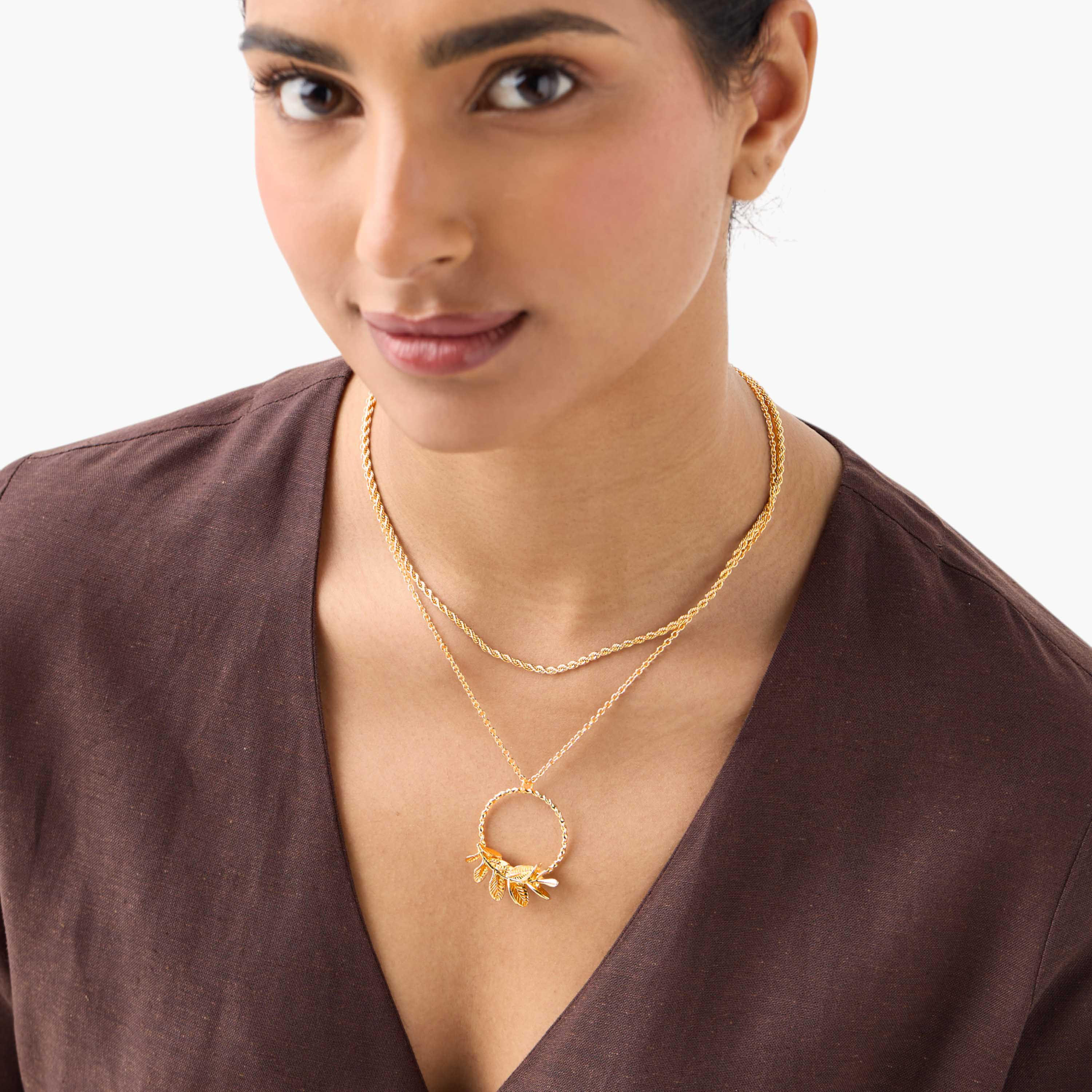 عقد ميتالك طبقتين بمشبك إغلاق-women-watchesandjewellery-jewellery-necklacesandpendants-image-2
