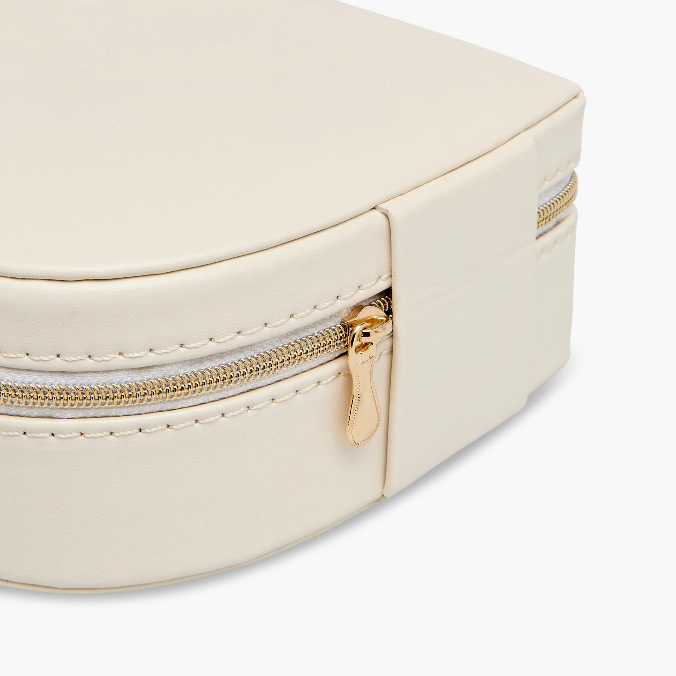 Heart Jewellery Box with Zip Closure - 14x13x6 cms-women-watchesandjewellery-jewellery-storage-image-5