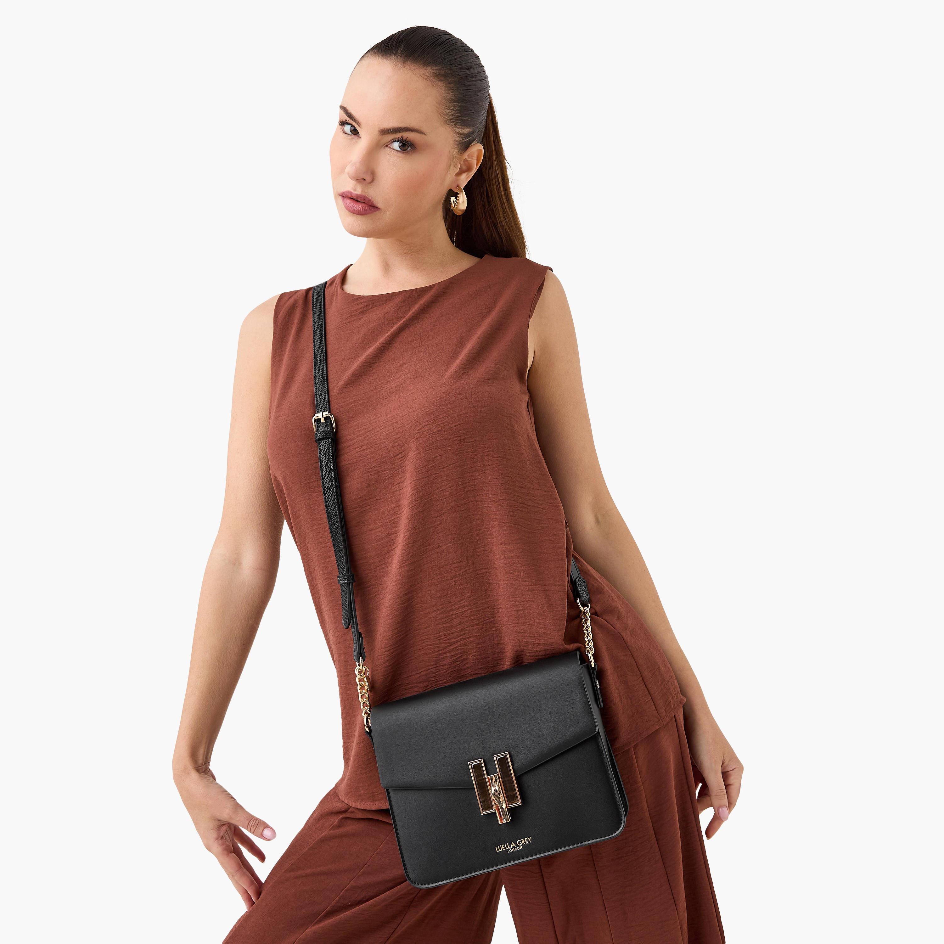 شنطة كروس بودي سادة بحزام قابل للتعديل وطية إغلاق من لولا جراي-women-bagsandwallets-handbags-image-2