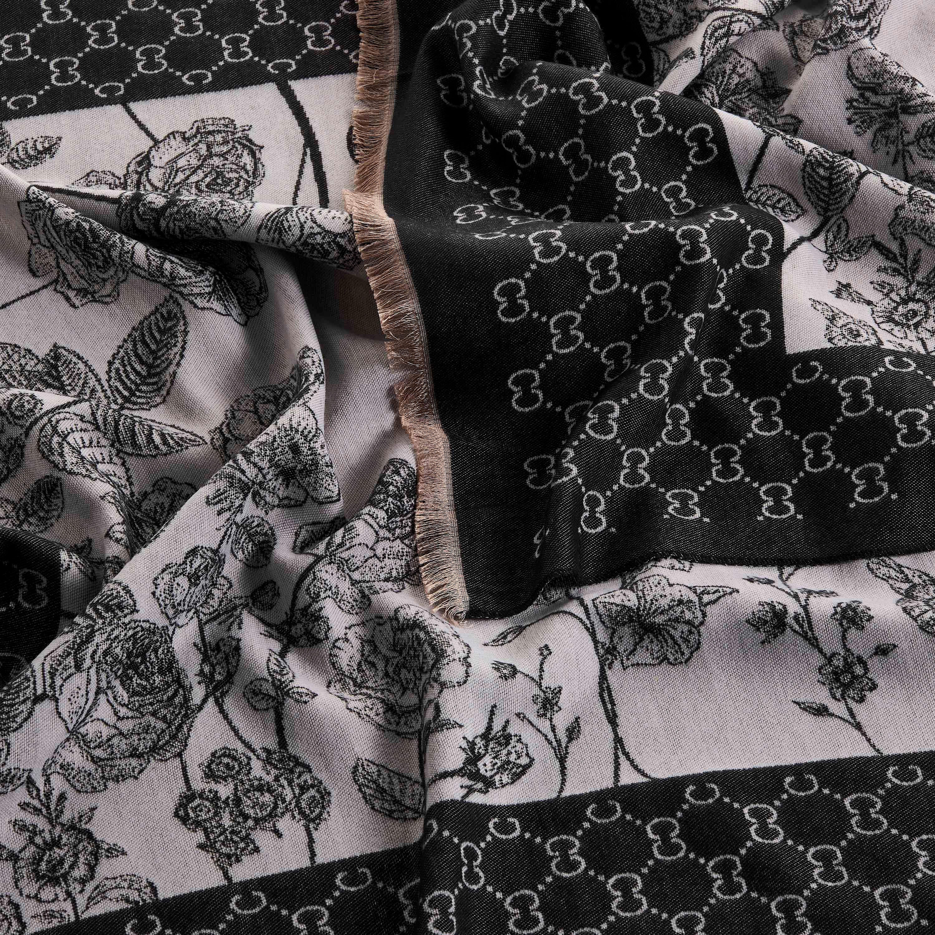 وشاح شتوي بطبعات مونوجرام من زورا-women-clothingaccessories-scarves-image-4