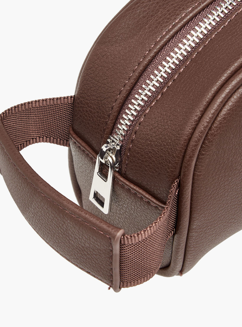 شنطة صغيرة بارزة الملمس بسحاب إغلاق وحزام معصم من دوتشيني-men-bags-image-4