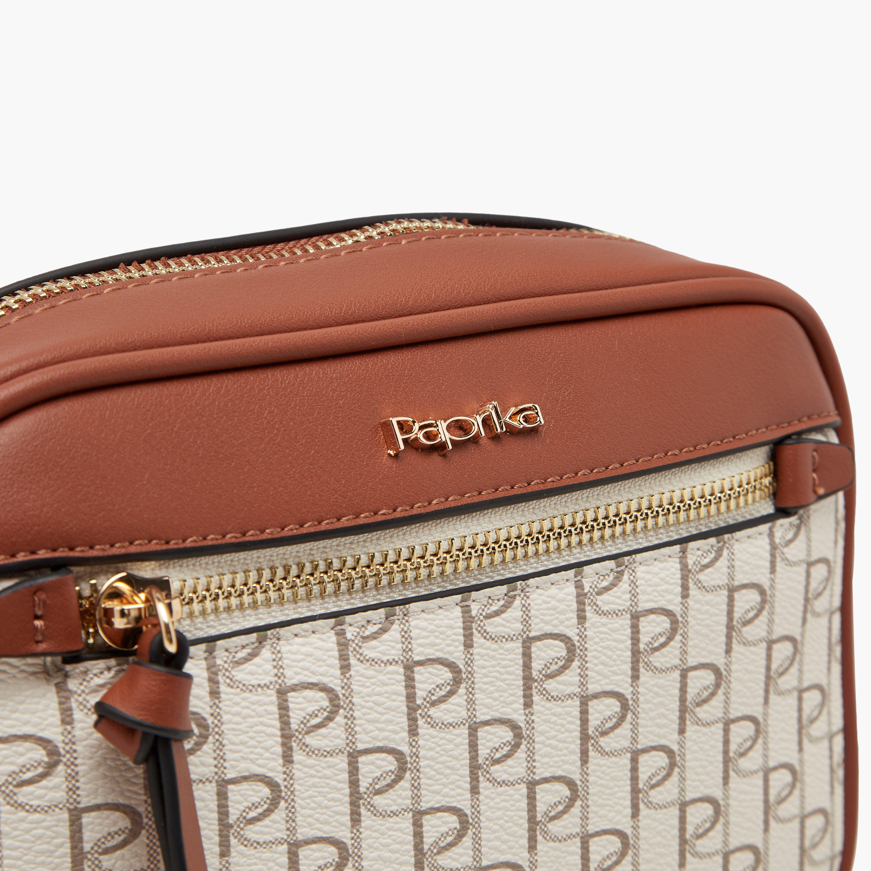 شنطة كروس بودي بطبعات مونوجرام وحزام قابل للتعديل من بابريكا-women-bagsandwallets-handbags-image-4