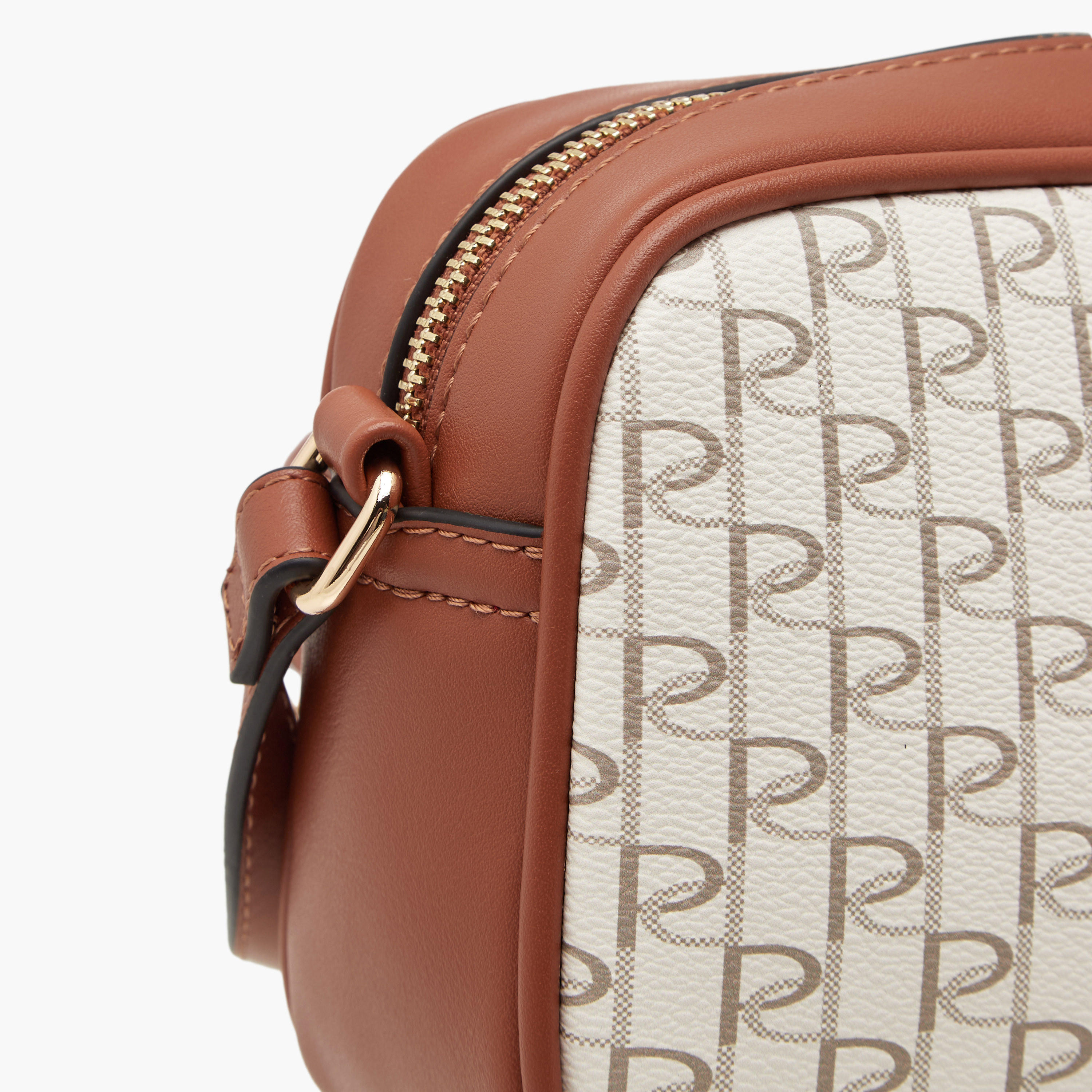 شنطة كروس بودي بطبعات مونوجرام وحزام قابل للتعديل من بابريكا-women-bagsandwallets-handbags-image-5