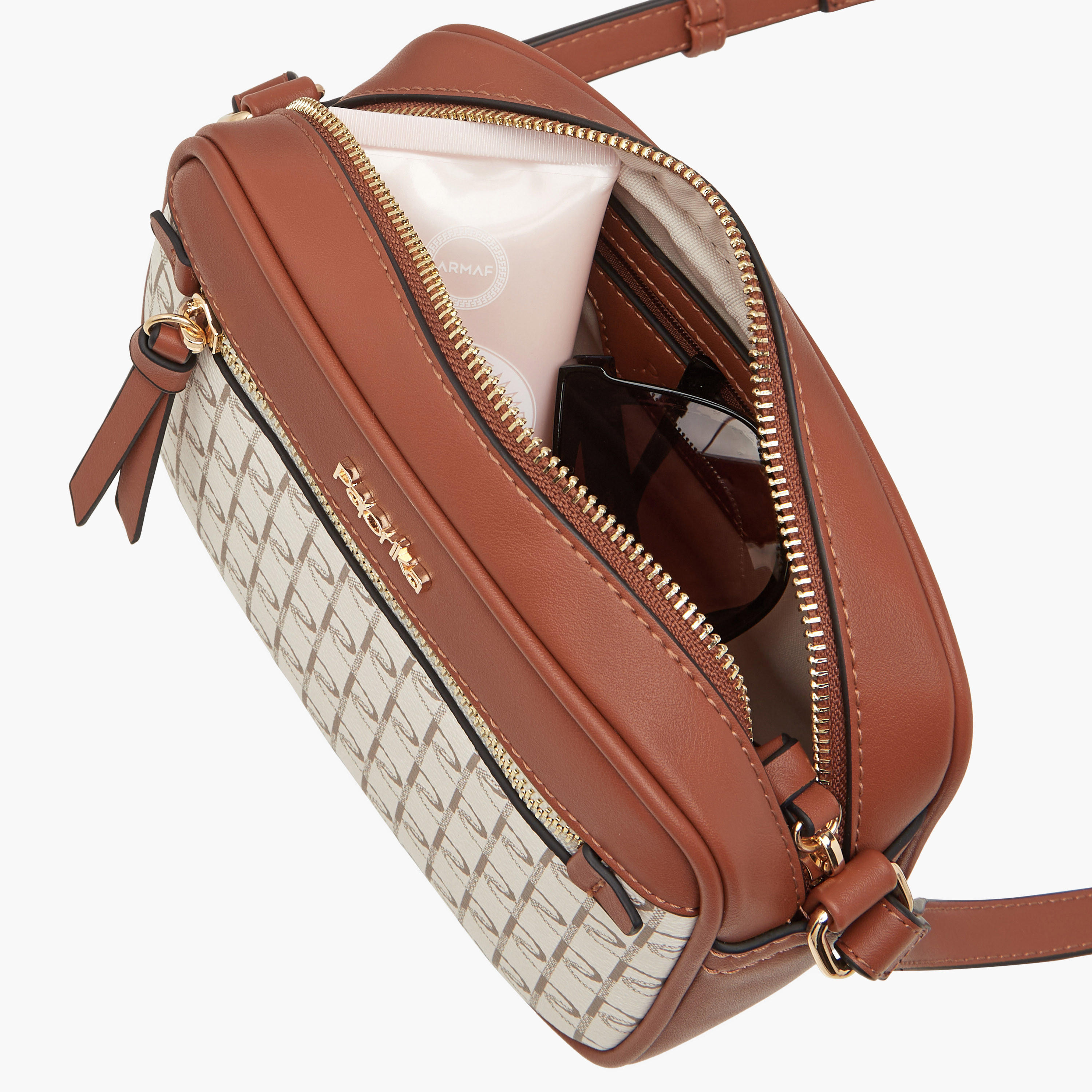شنطة كروس بودي بطبعات مونوجرام وحزام قابل للتعديل من بابريكا-women-bagsandwallets-handbags-image-7