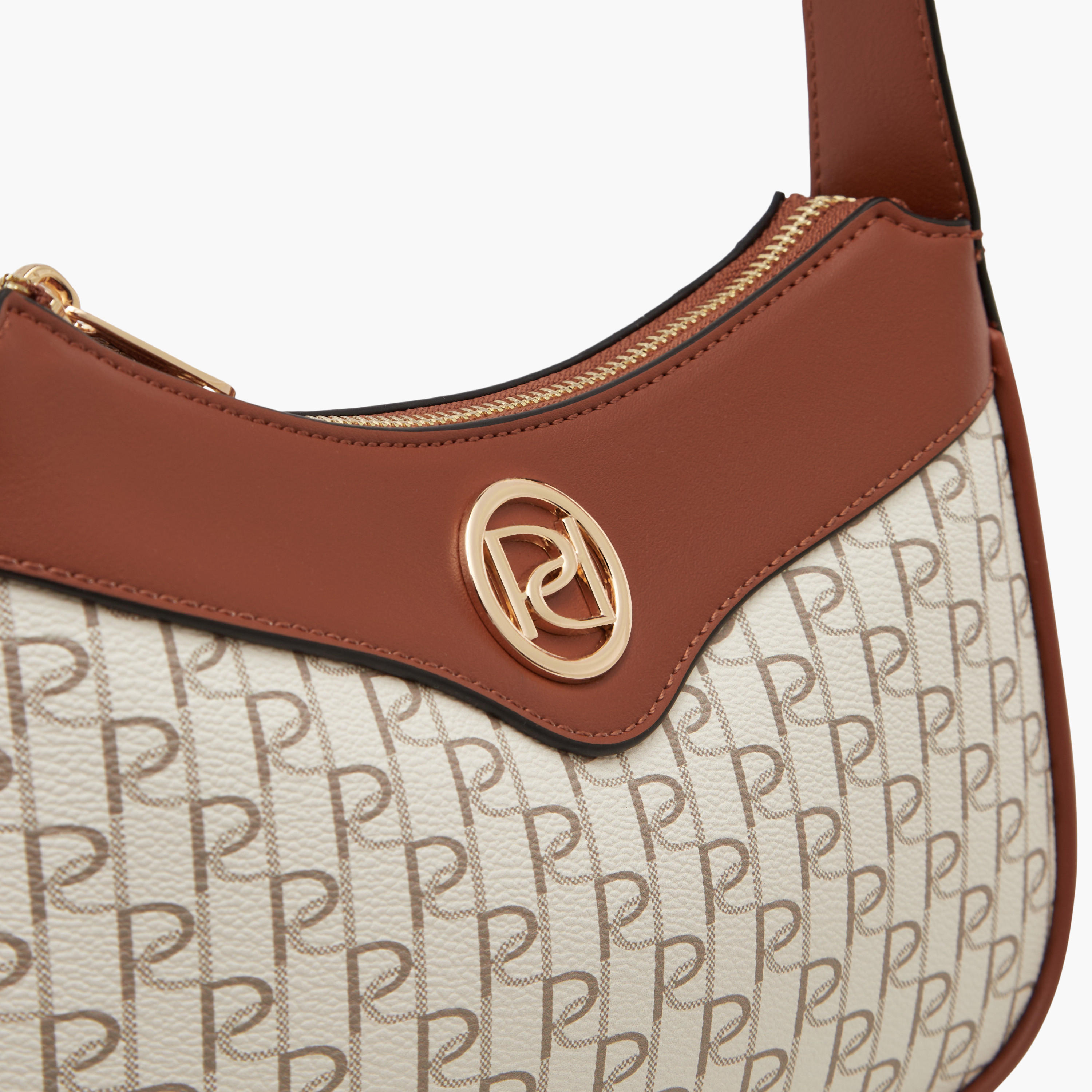 شنطة كتف بطبعات مونوجرام وسحاب إغلاق من بابريكا-women-bagsandwallets-handbags-image-4