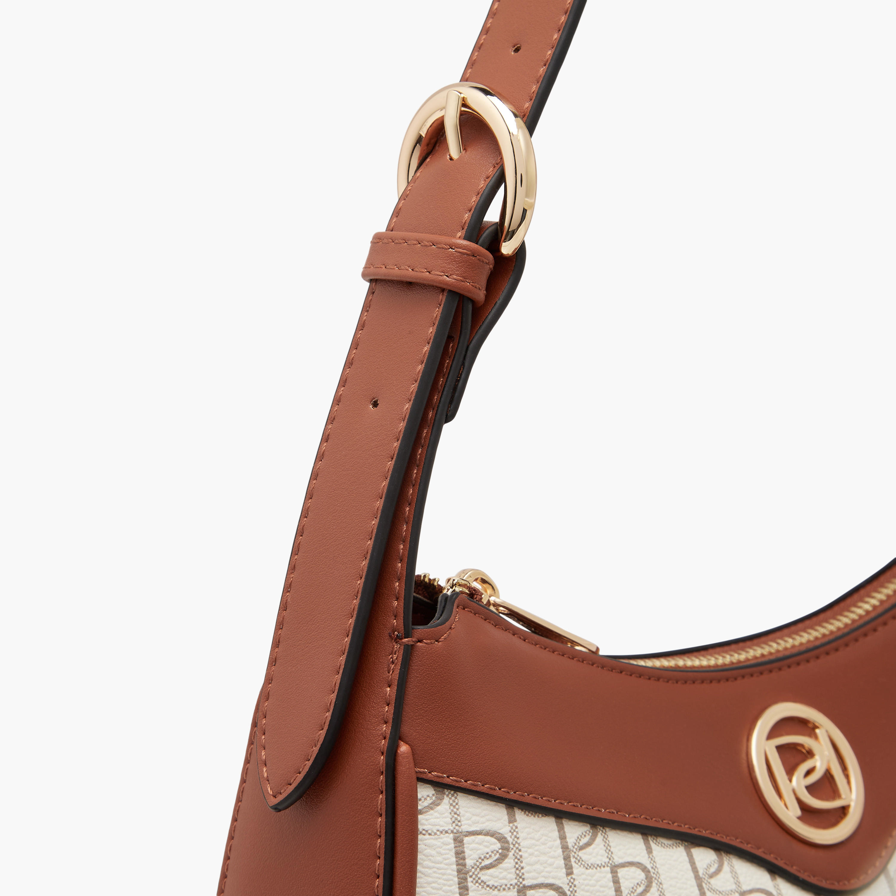 شنطة كتف بطبعات مونوجرام وسحاب إغلاق من بابريكا-women-bagsandwallets-handbags-image-5