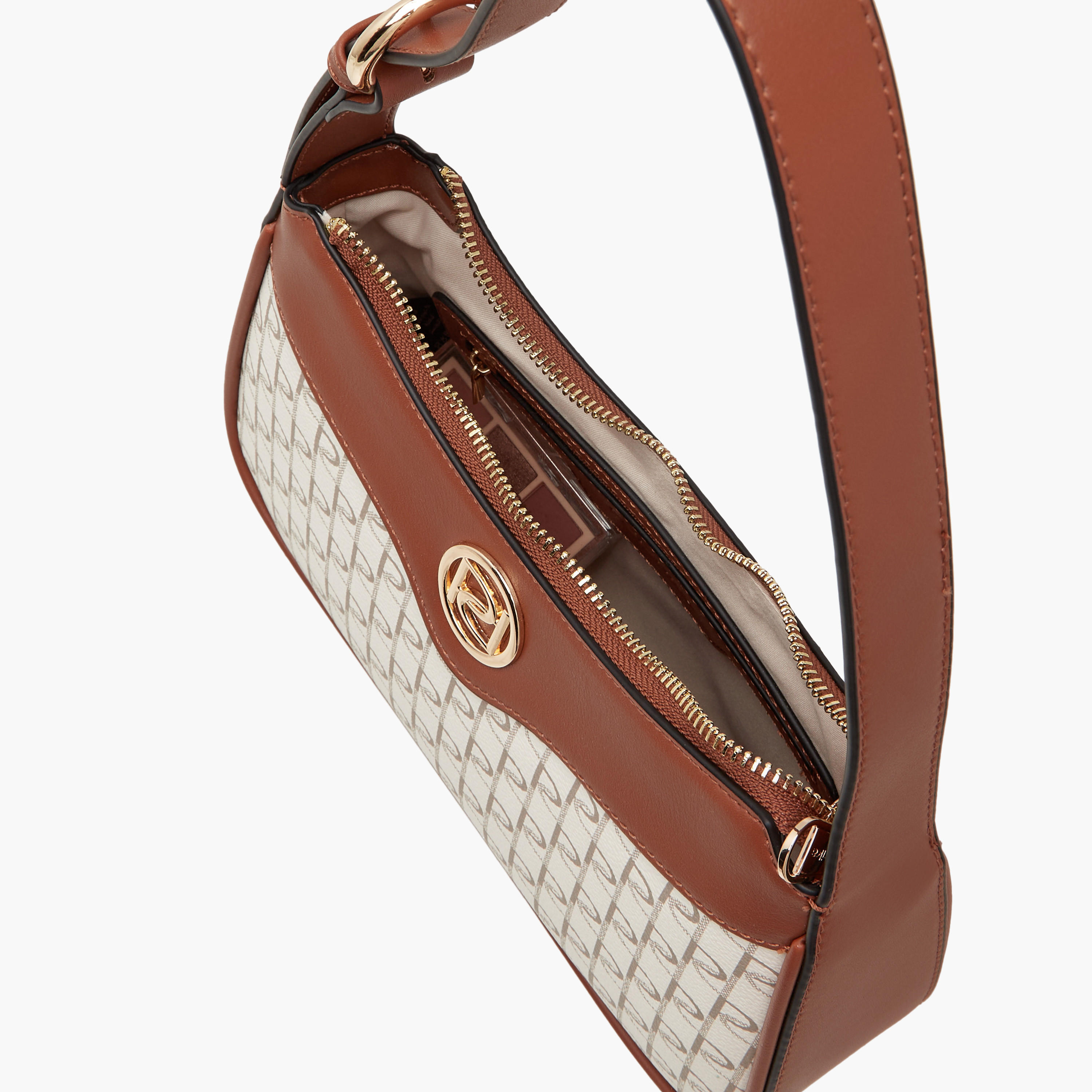شنطة كتف بطبعات مونوجرام وسحاب إغلاق من بابريكا-women-bagsandwallets-handbags-image-7