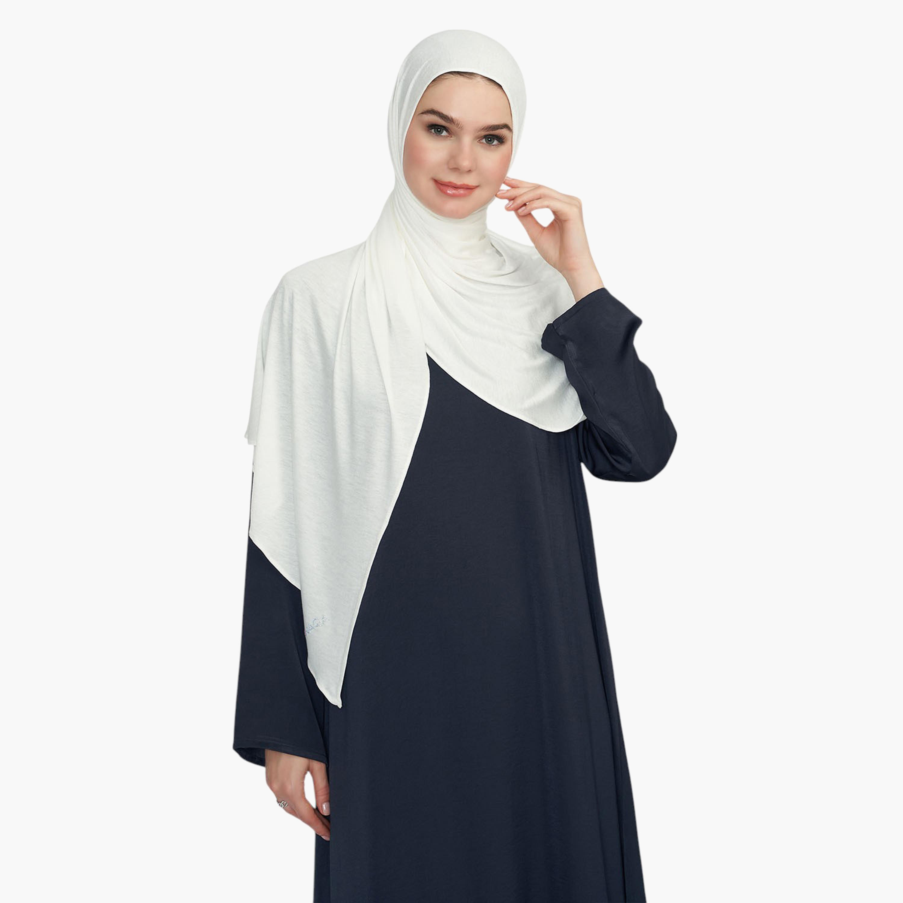 Logo Detail Hijab-women-arabicclothing-headscarf-hijab-image-3