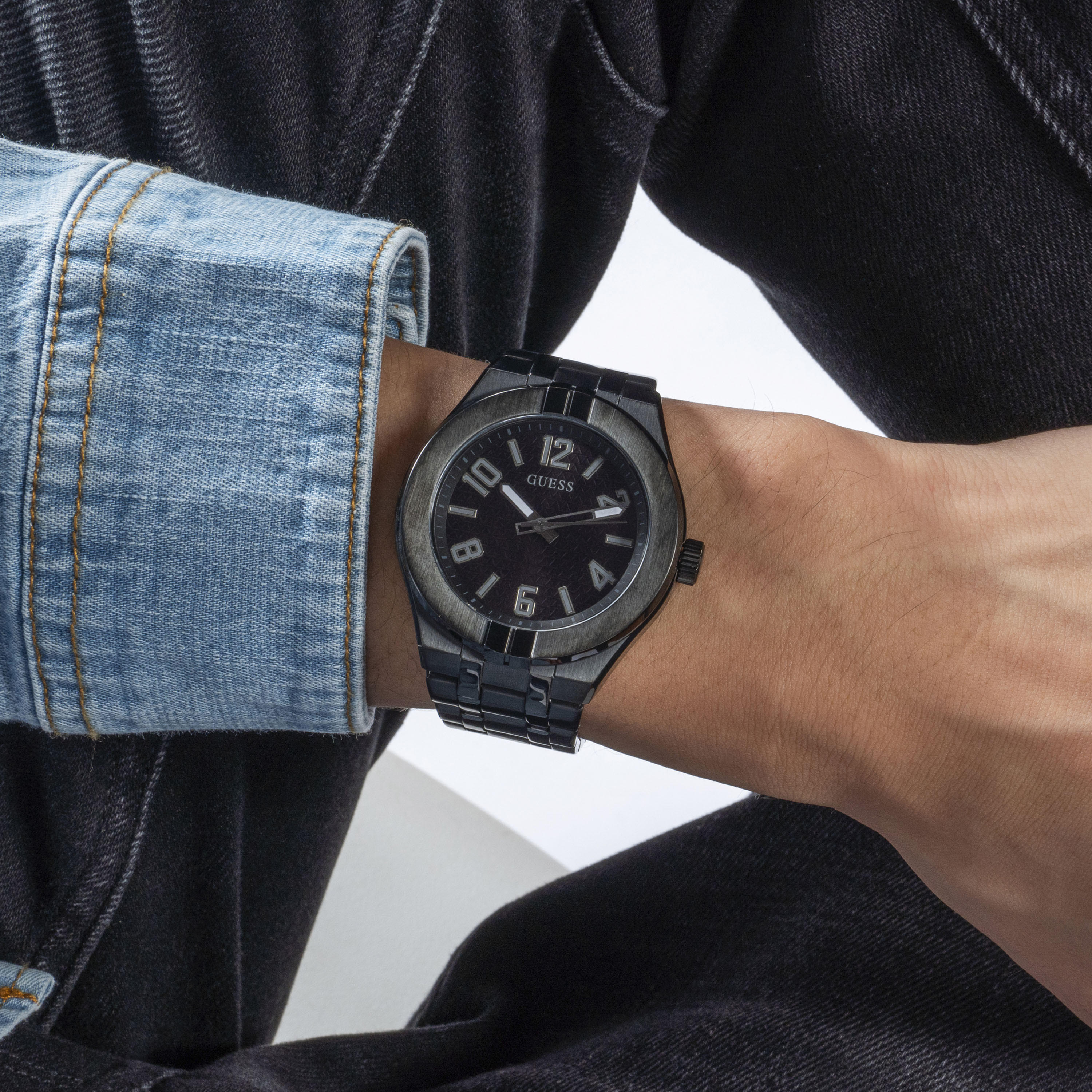 غيس- ساعة رجالية 44 مم تناظرية سوار ستانلس ستيل باللون الأسود | GW0661G3-men-watchesandjewellery-watches-image-7