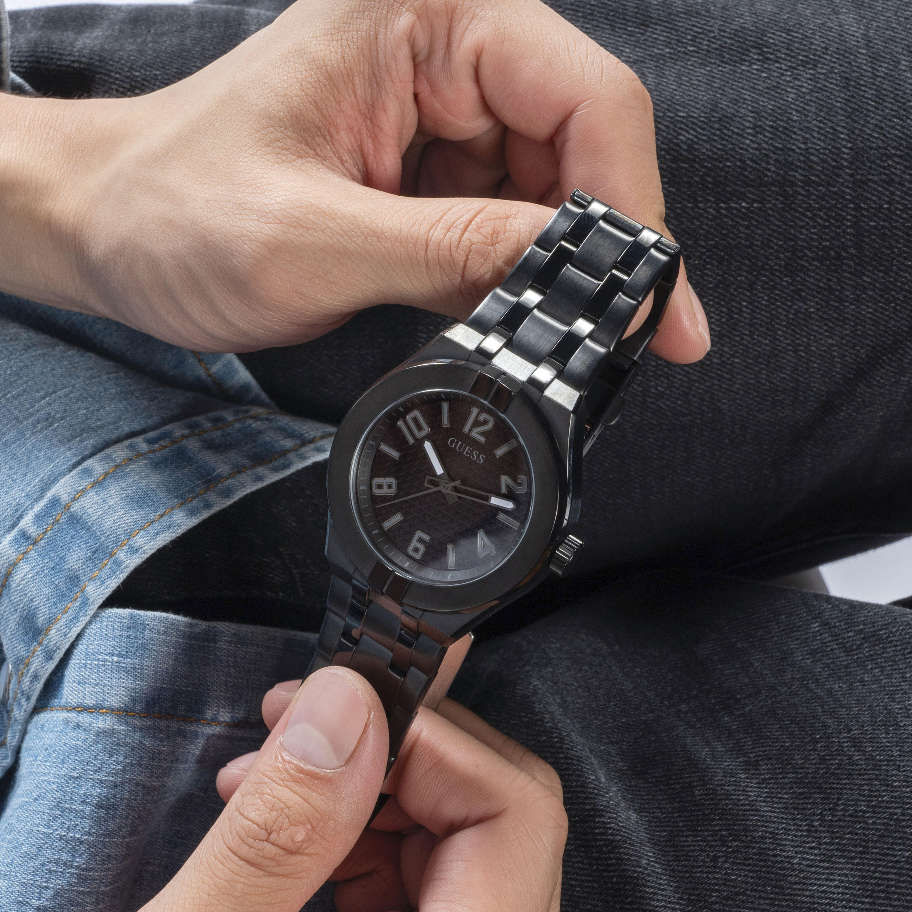 غيس- ساعة رجالية 44 مم تناظرية سوار ستانلس ستيل باللون الأسود | GW0661G3-men-watchesandjewellery-watches-image-8