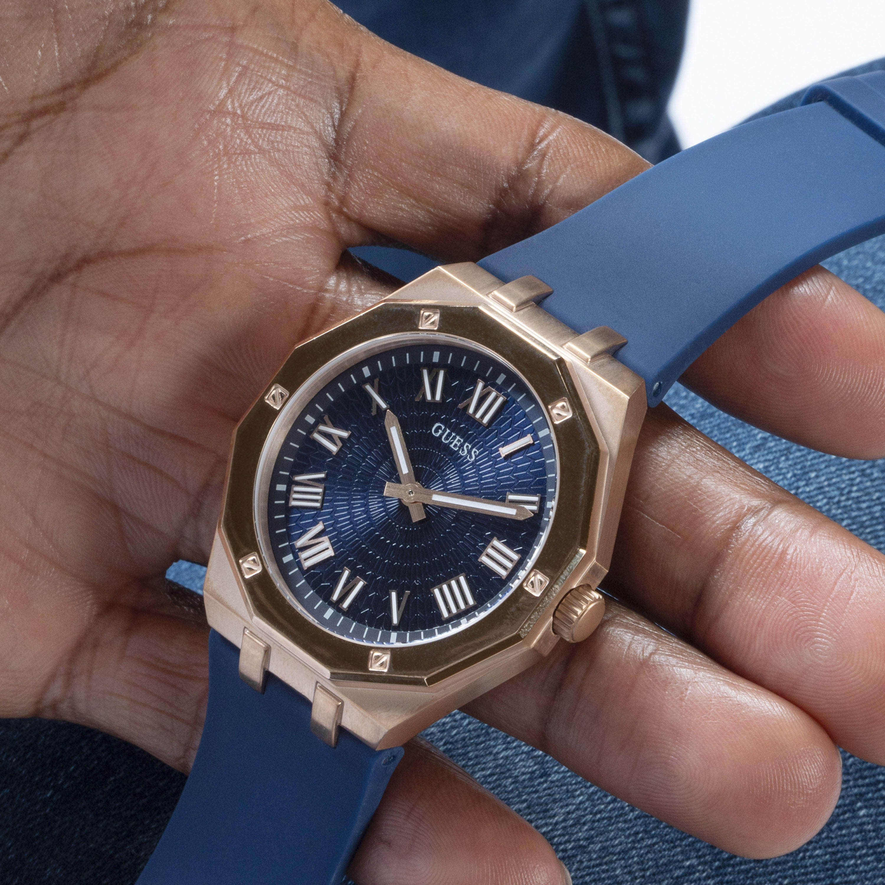 غيس- ساعة رجالية 42 مم تناظرية سوار سيليكون باللون الأزرق | GW0663G3-men-watchesandjewellery-watches-image-7