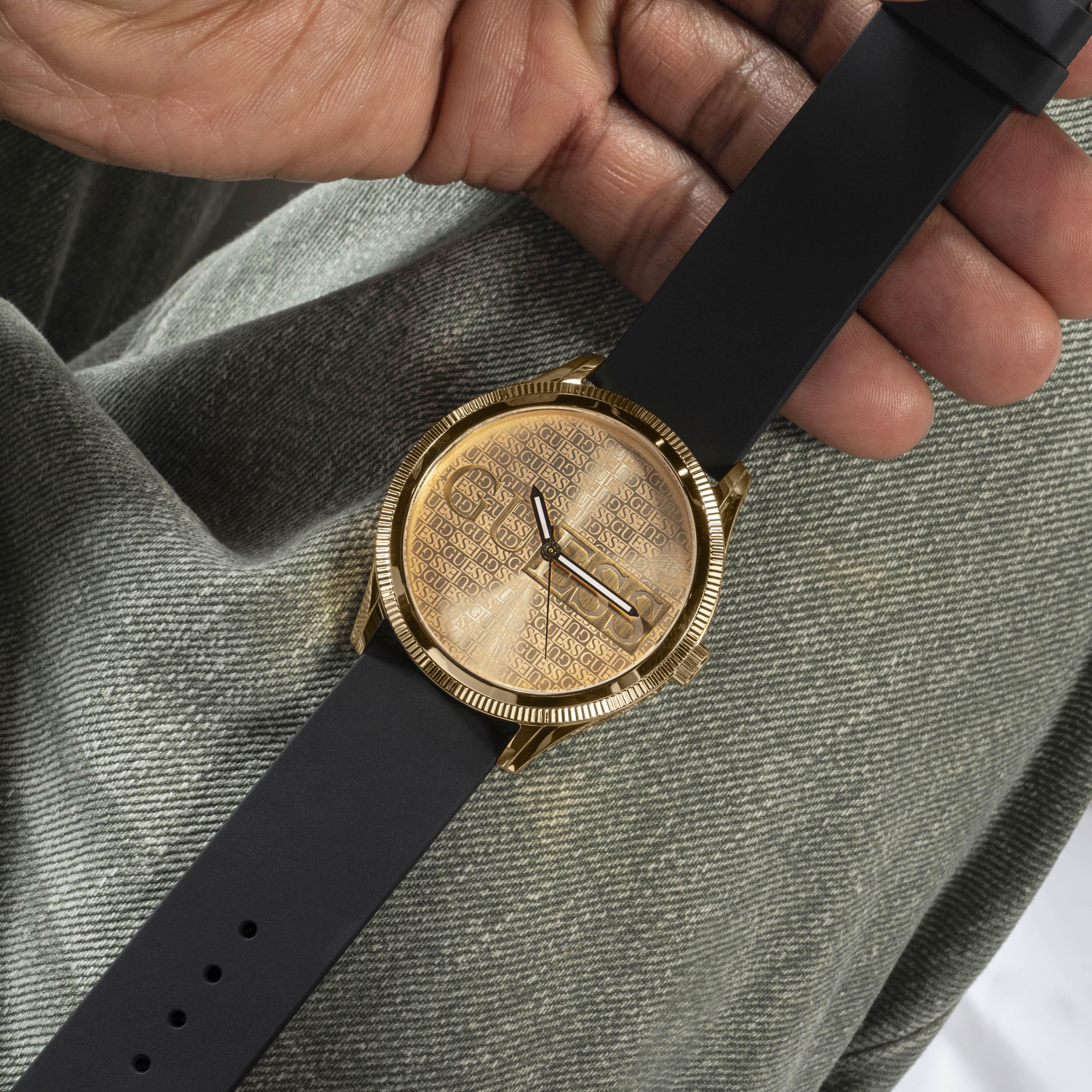 غيس- ساعة رجالية 44 مم تناظرية سوار سيليكون باللون الأسود | GW0726G2-men-watchesandjewellery-watches-image-8
