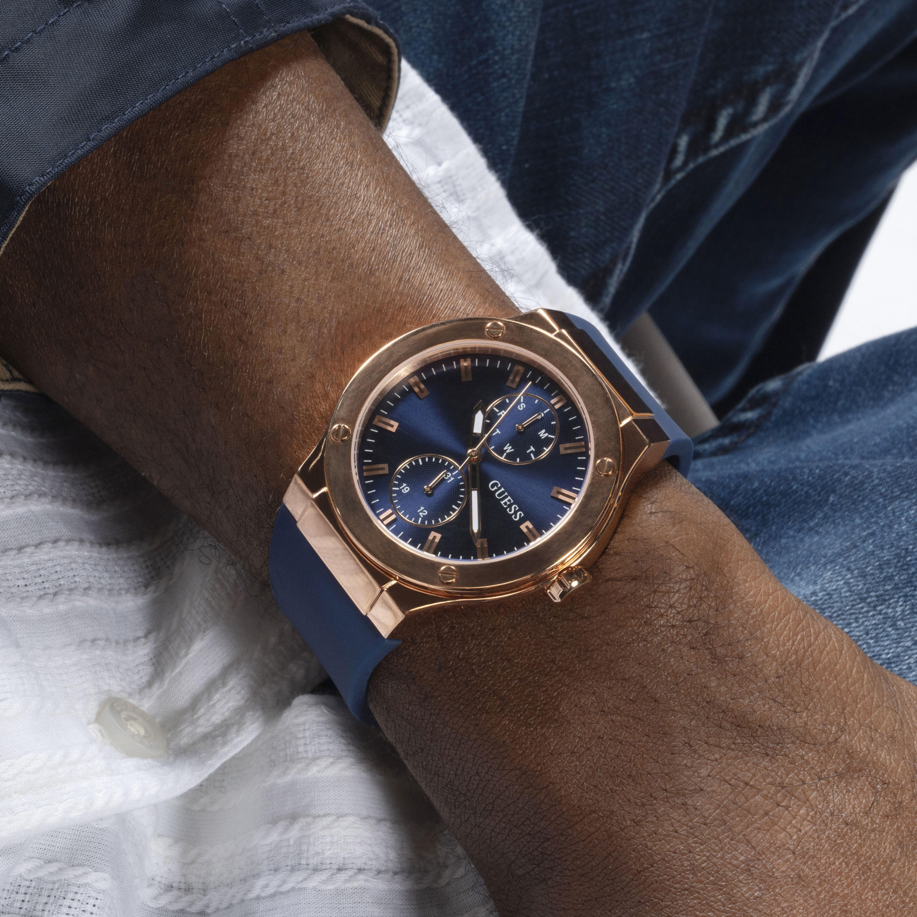 غيس- ساعة رجالية 45 مم كرونوغراف سوار سيليكون باللون الأزرق | GW0491G4-men-watchesandjewellery-watches-image-7
