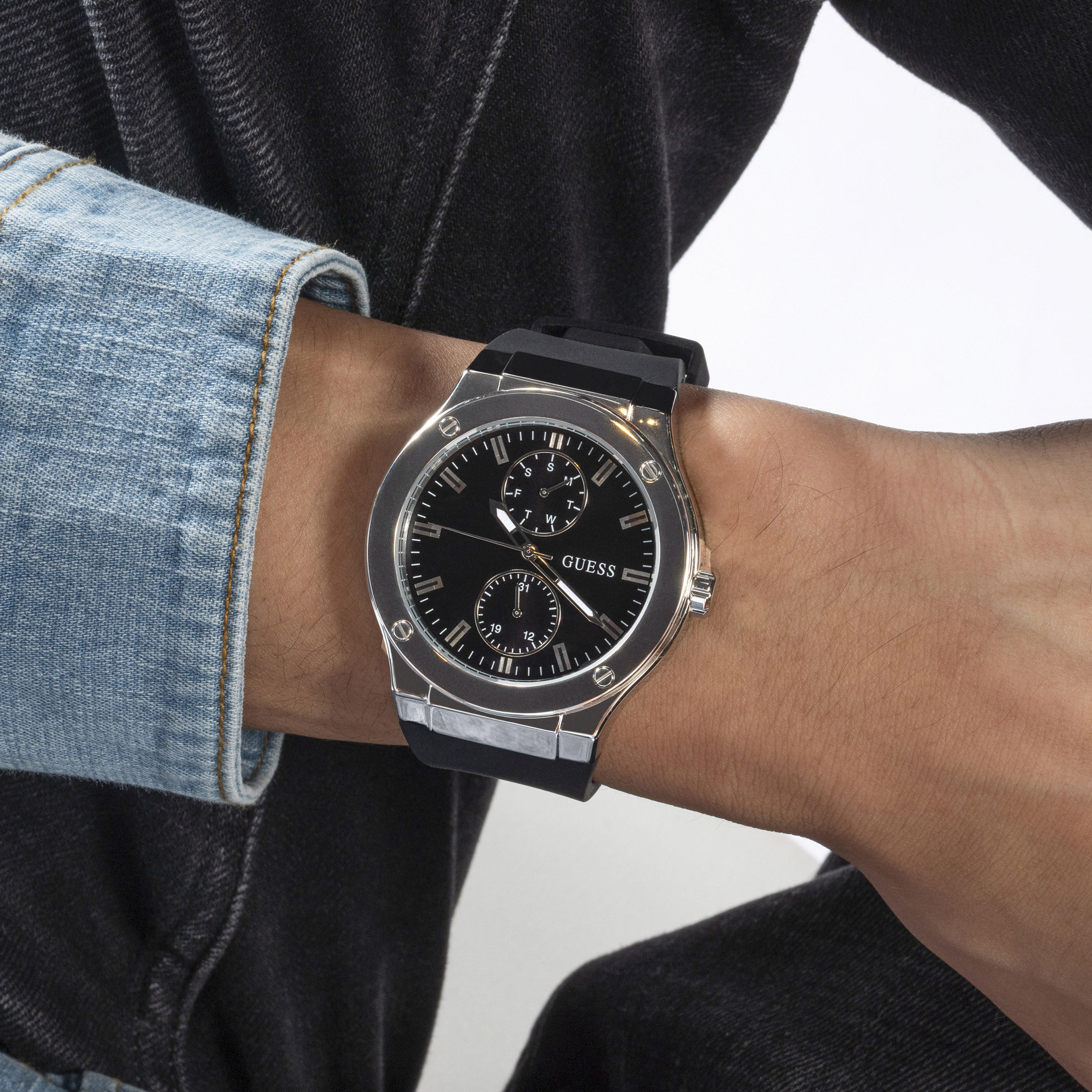 غيس- ساعة رجالية 45 مم كرونوغراف سوار سيليكون باللون الأسود | GW0491G3-men-watchesandjewellery-watches-image-7