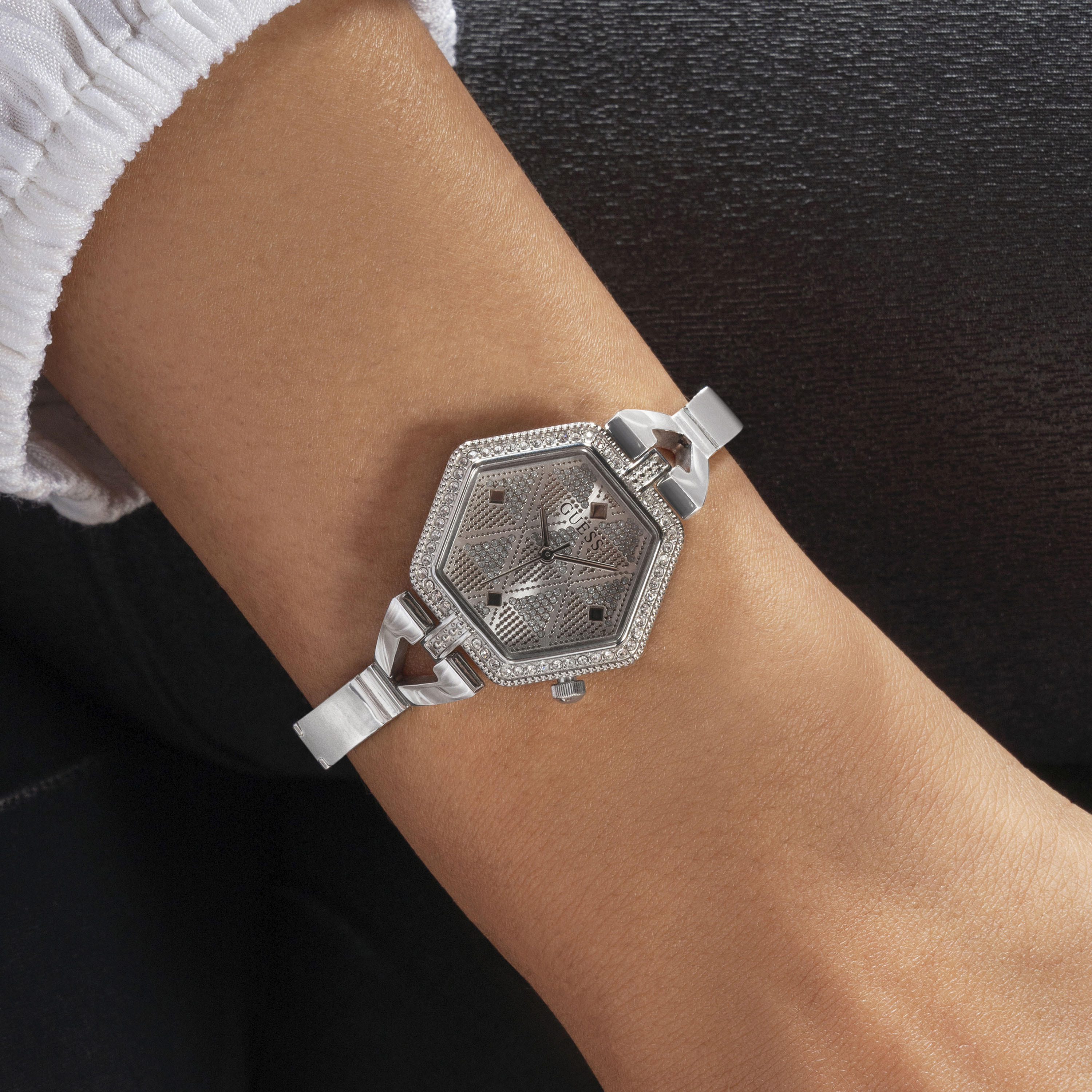 غيس- ساعة النسائية سوار معدني 28 مم باللون الفضي | GW0680L1-women-watchesandjewellery-watches-image-7