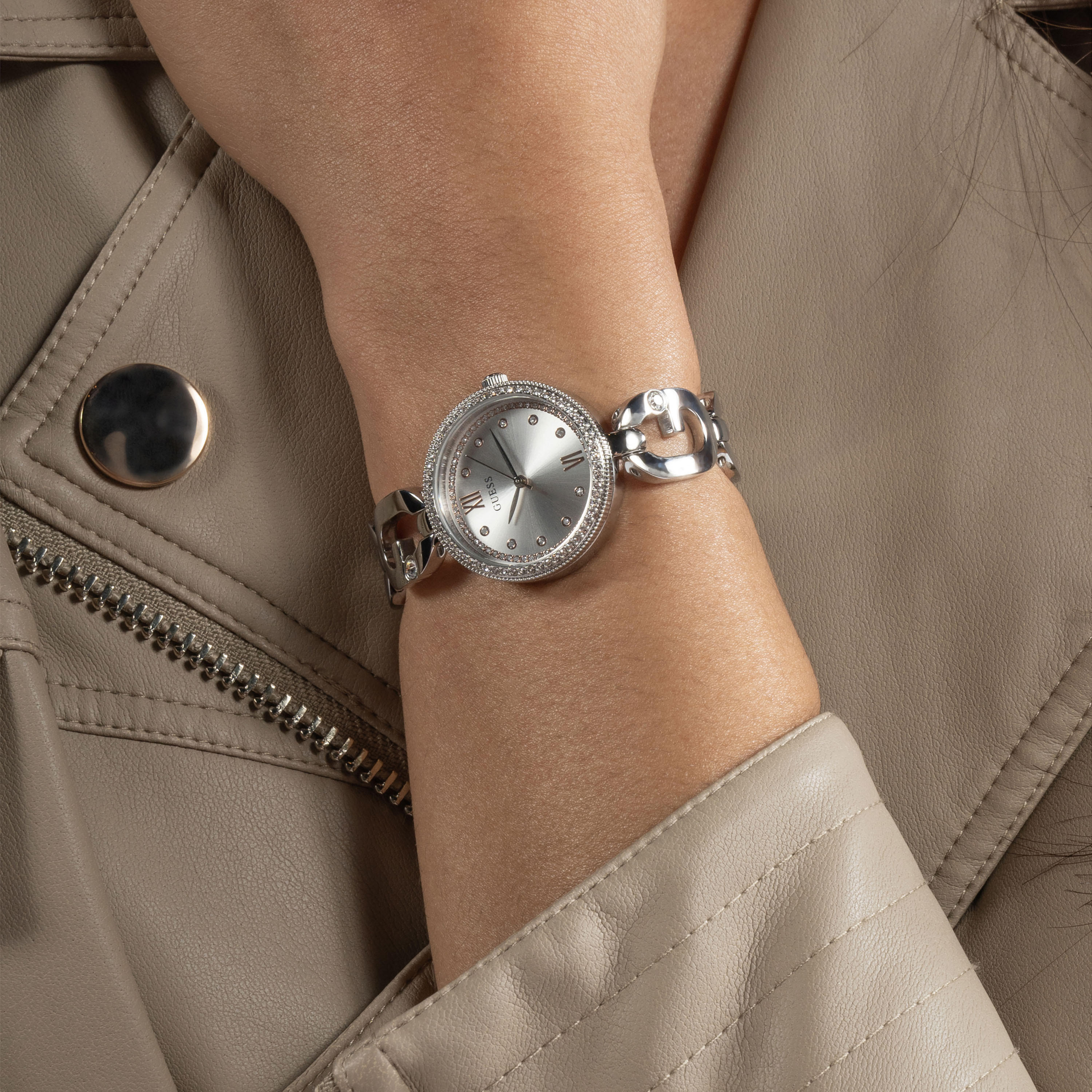 Guess Women's 30 MM Silver Analog Metal Strap Watch | GW0693L1-women-watchesandjewellery-watches-image-4
