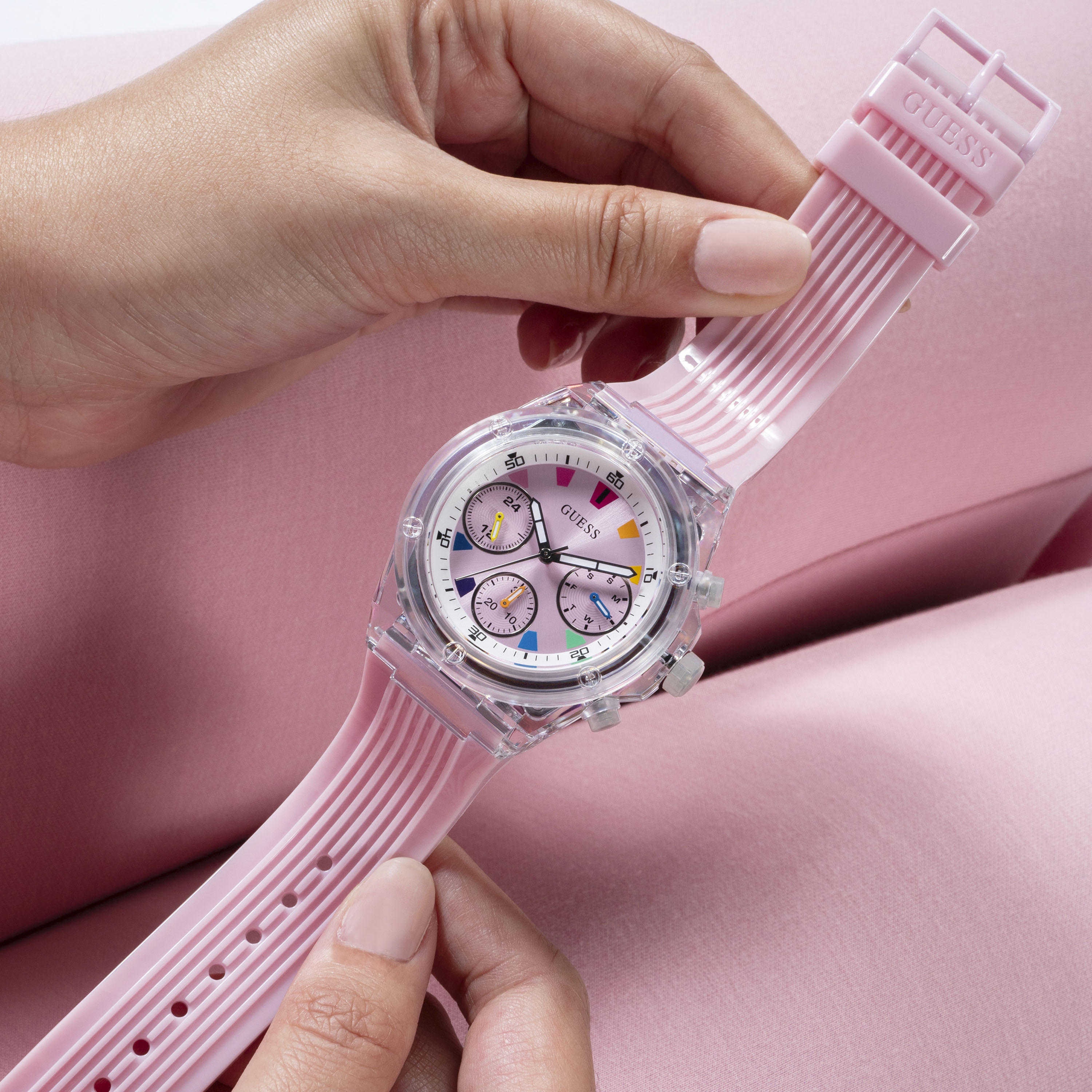 غيس- ساعة النسائية سوار سيليكون 39 مم باللون الوردي | GW0438L7-women-watchesandjewellery-watches-image-8