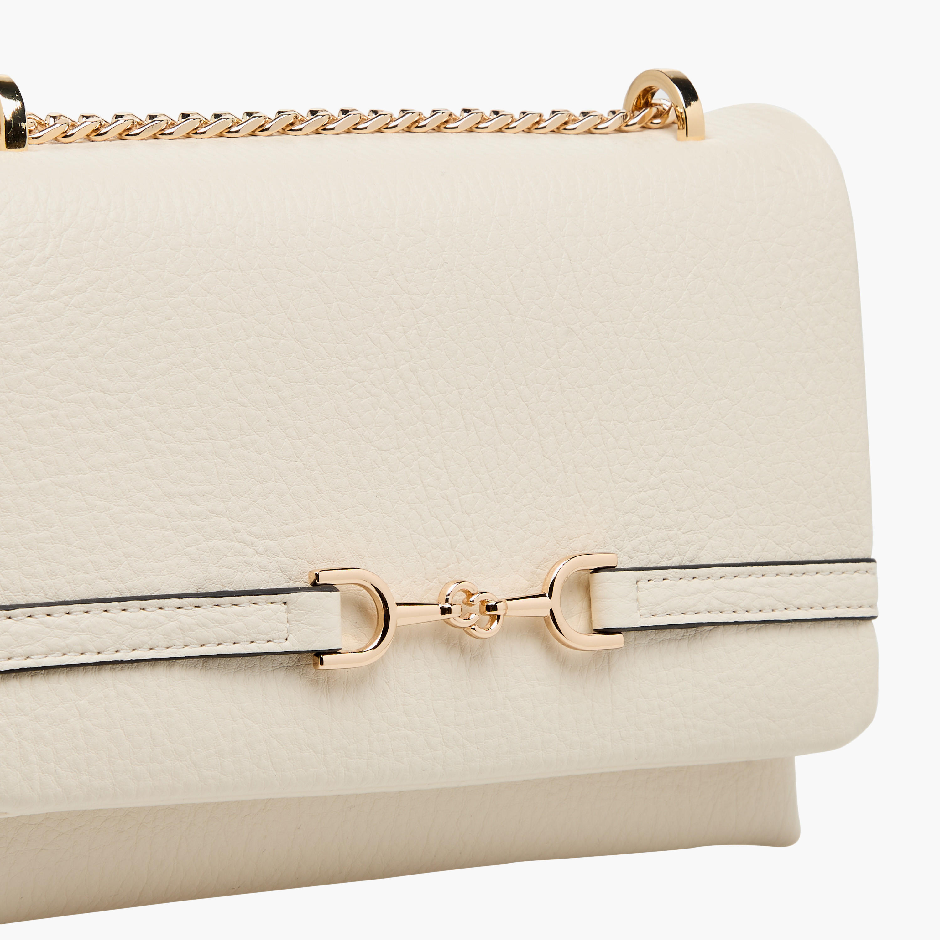 شنطة كروس بودي بزينة معدنية مع حزام سلسلة وطية إغلاق من سيليست-women-bagsandwallets-handbags-image-4