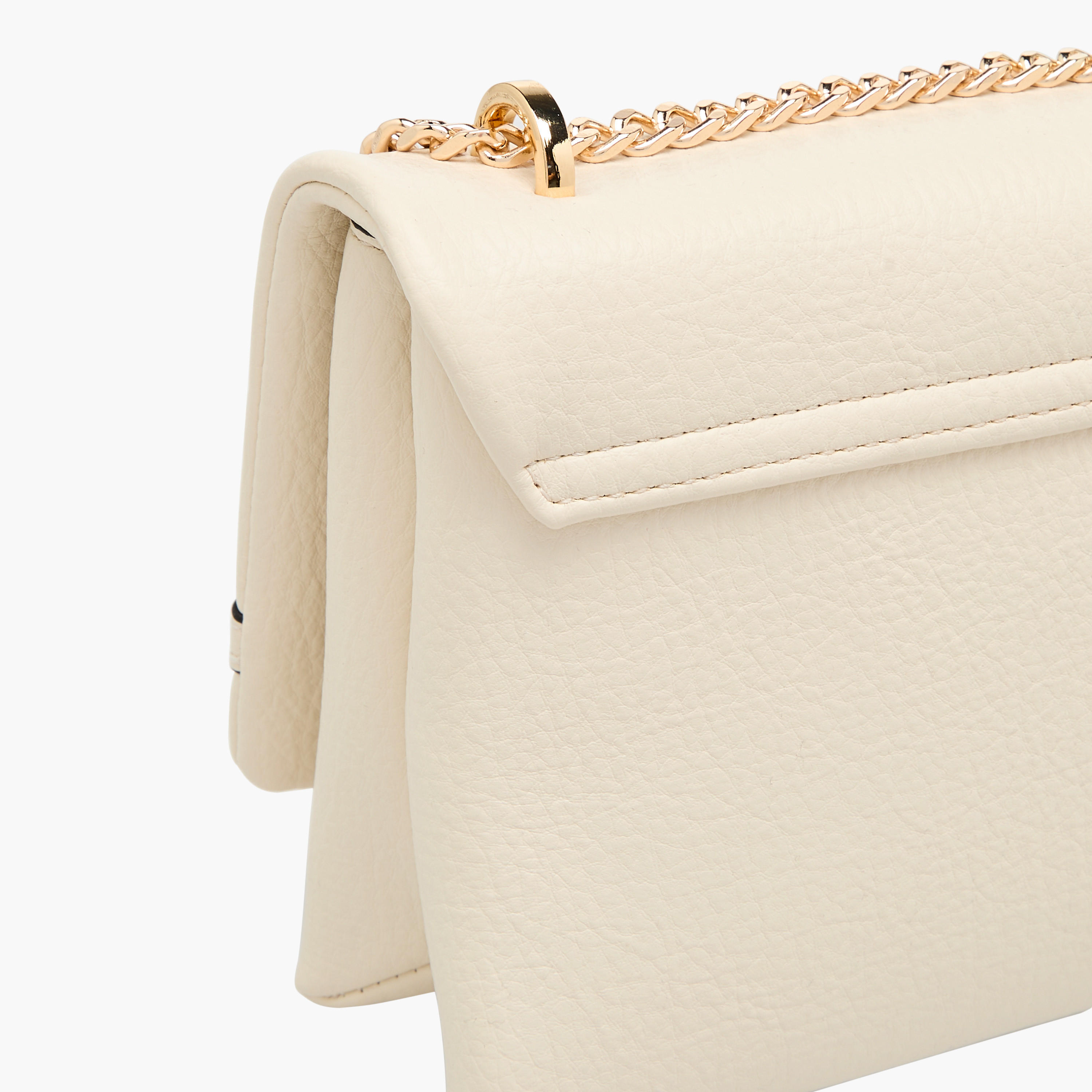 شنطة كروس بودي بزينة معدنية مع حزام سلسلة وطية إغلاق من سيليست-women-bagsandwallets-handbags-image-5