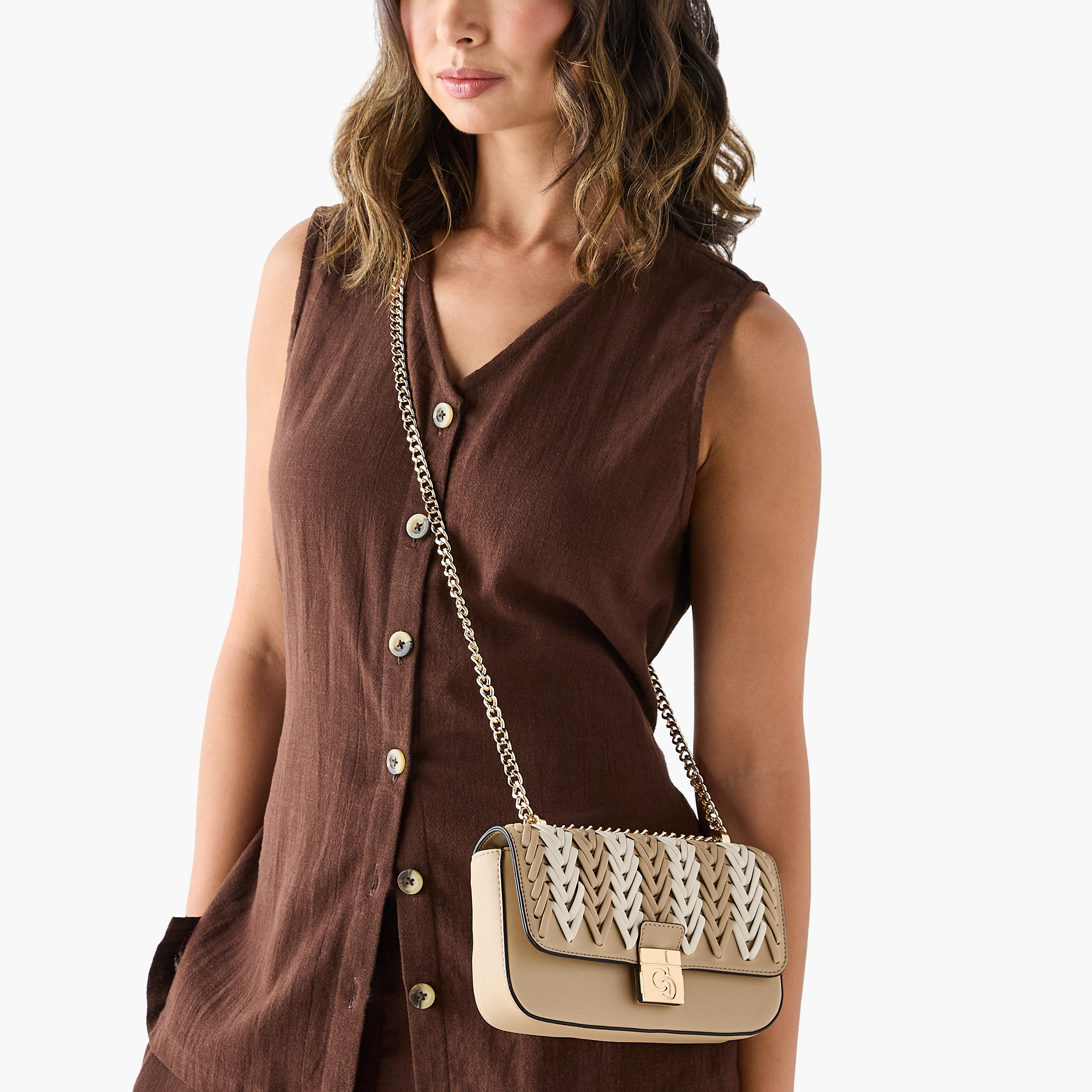 شنطة كروس بودي بارزة الملمس بحزام سلسلة وطية إغلاق من سيليست-women-bagsandwallets-handbags-image-8