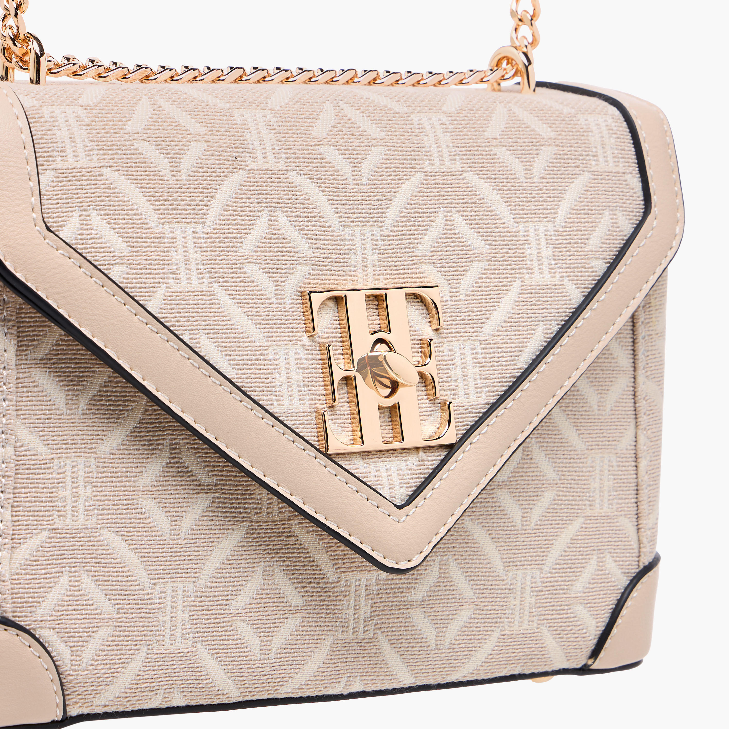شنطة كروس بودي بشعار بارز الملمس وقفل إغلاق تويست من إيل-women-bagsandwallets-handbags-image-5