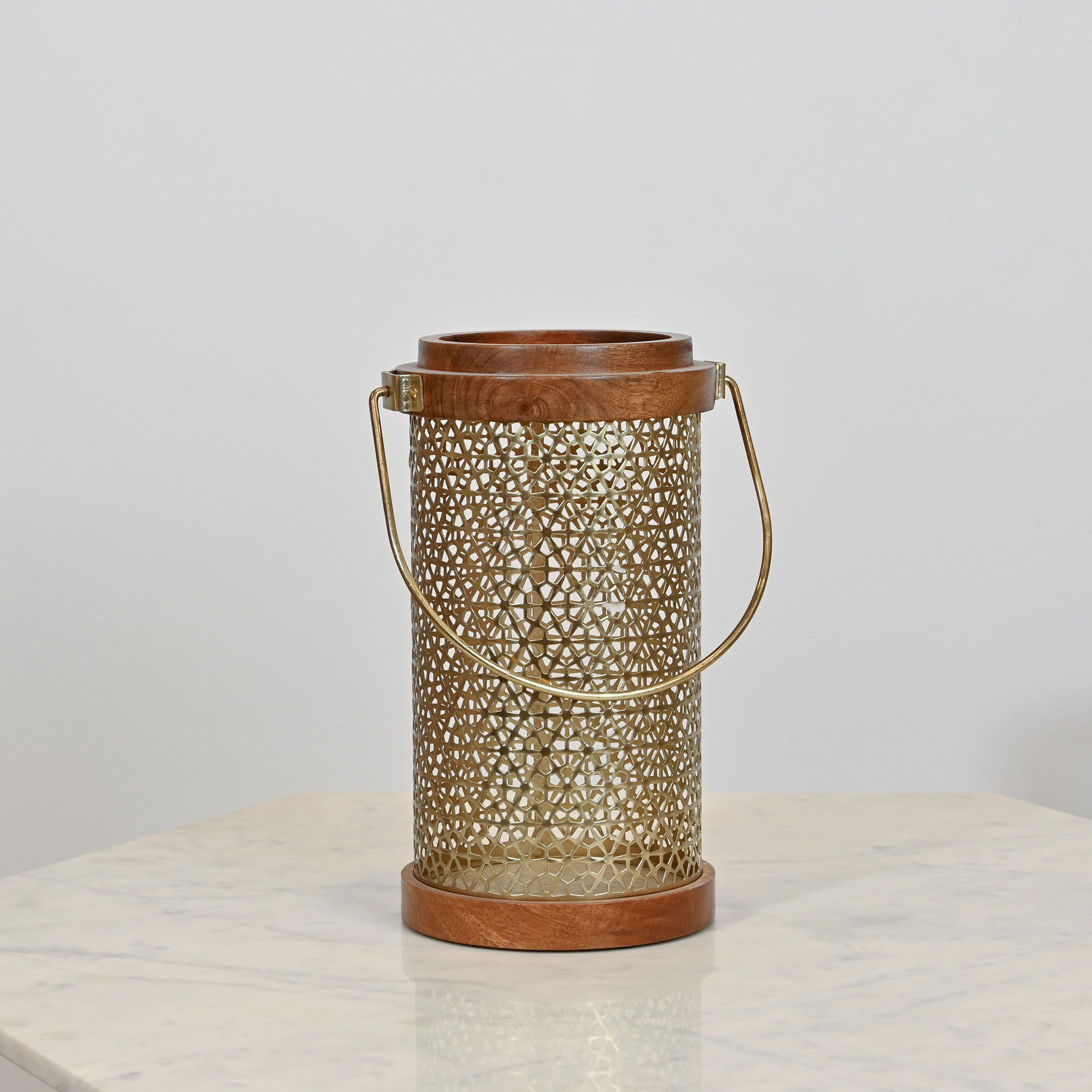 فانوس أسطواني بتفاصيل مفرغة من هوم كارفينج - 33 سم-household-decor-candleholdersandlanterns-image-1