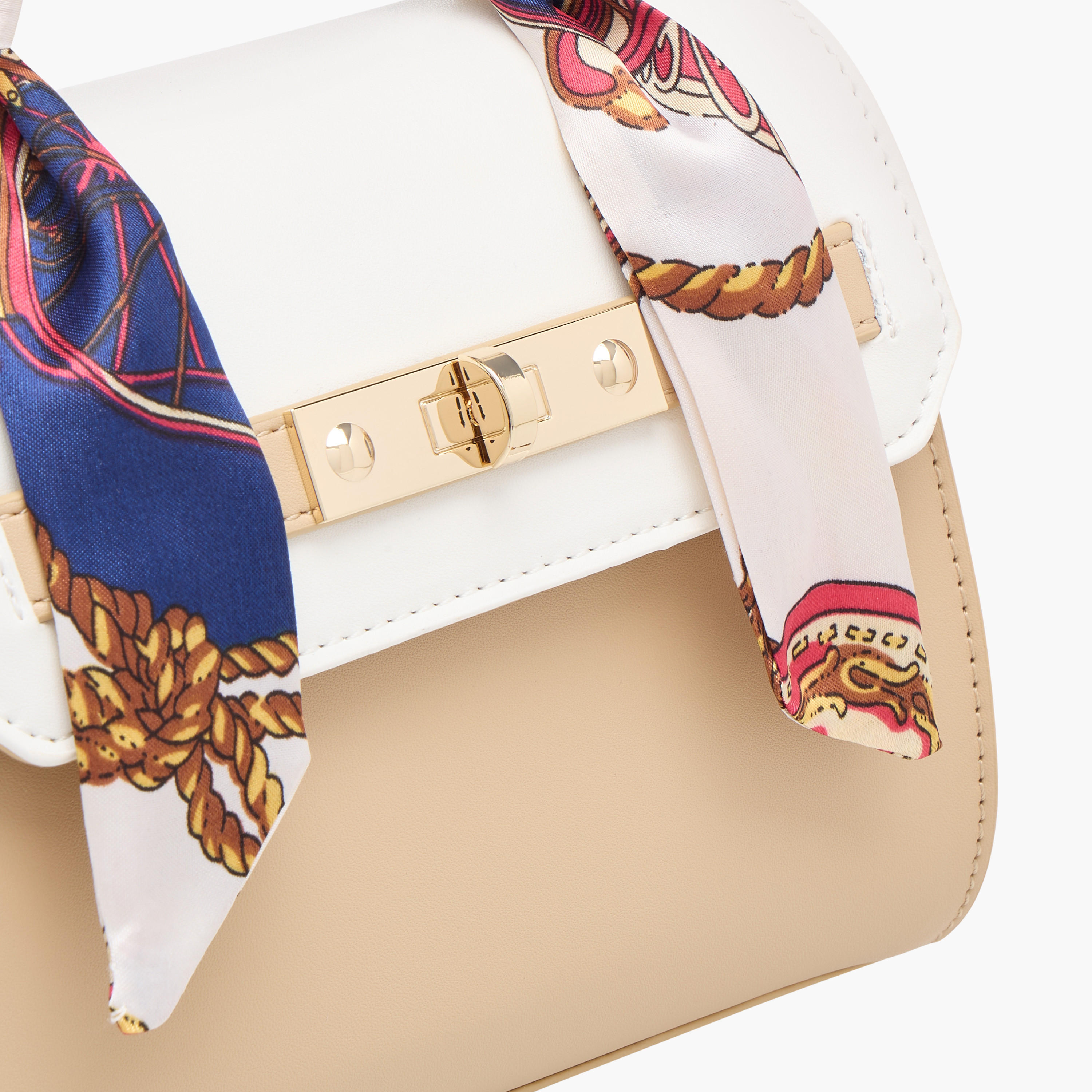 شنطة ساتشيل بتفاصيل وشاح وطيّة إغلاق وحزام قابل للفصل من ساشا-women-bagsandwallets-handbags-image-6