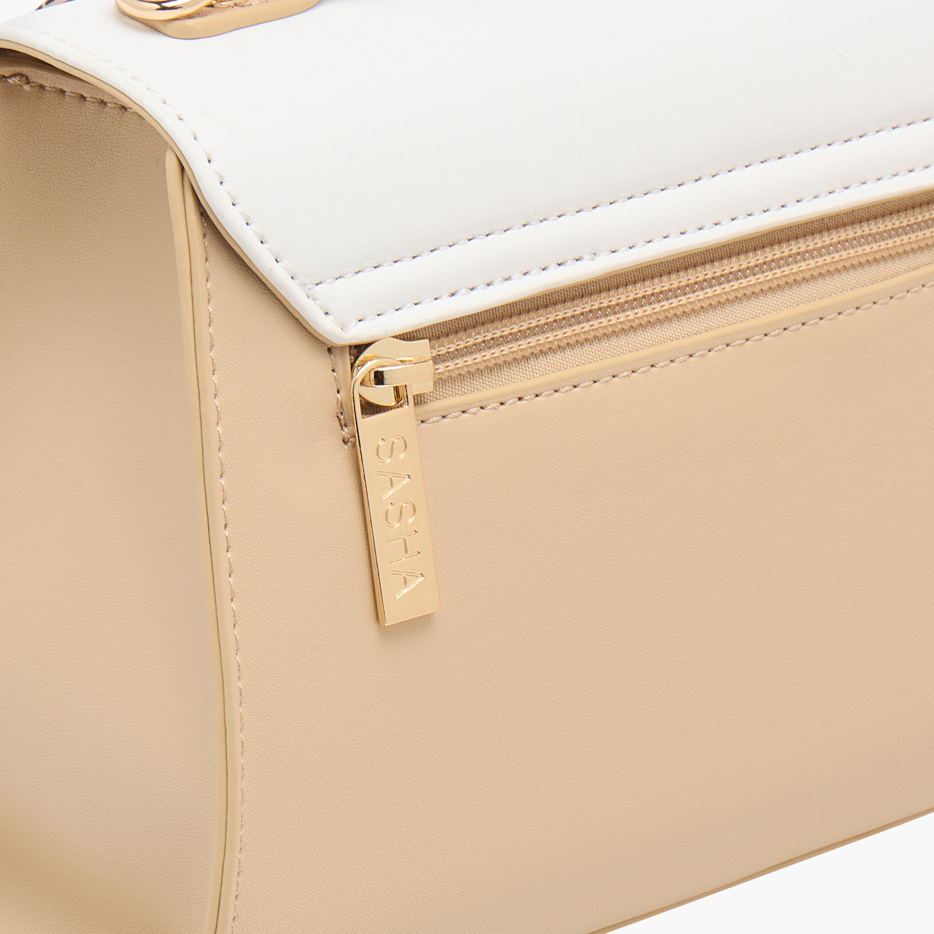 شنطة ساتشيل بتفاصيل وشاح وطيّة إغلاق وحزام قابل للفصل من ساشا-women-bagsandwallets-handbags-image-7