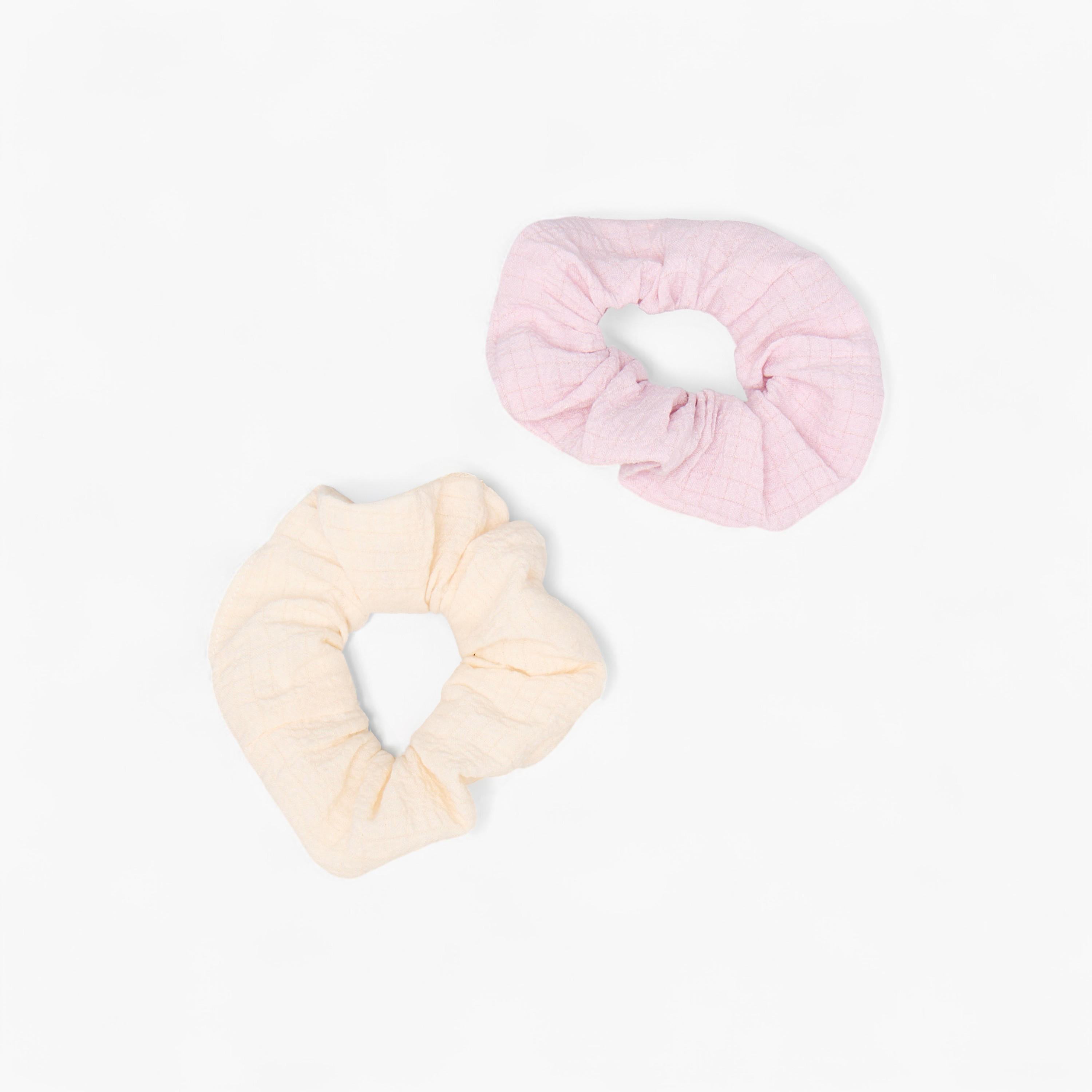 ربطات شعر سكرانشي بارزة الملمس - طقم من قطعتين-women-hairaccessories-scrunchies-image-3