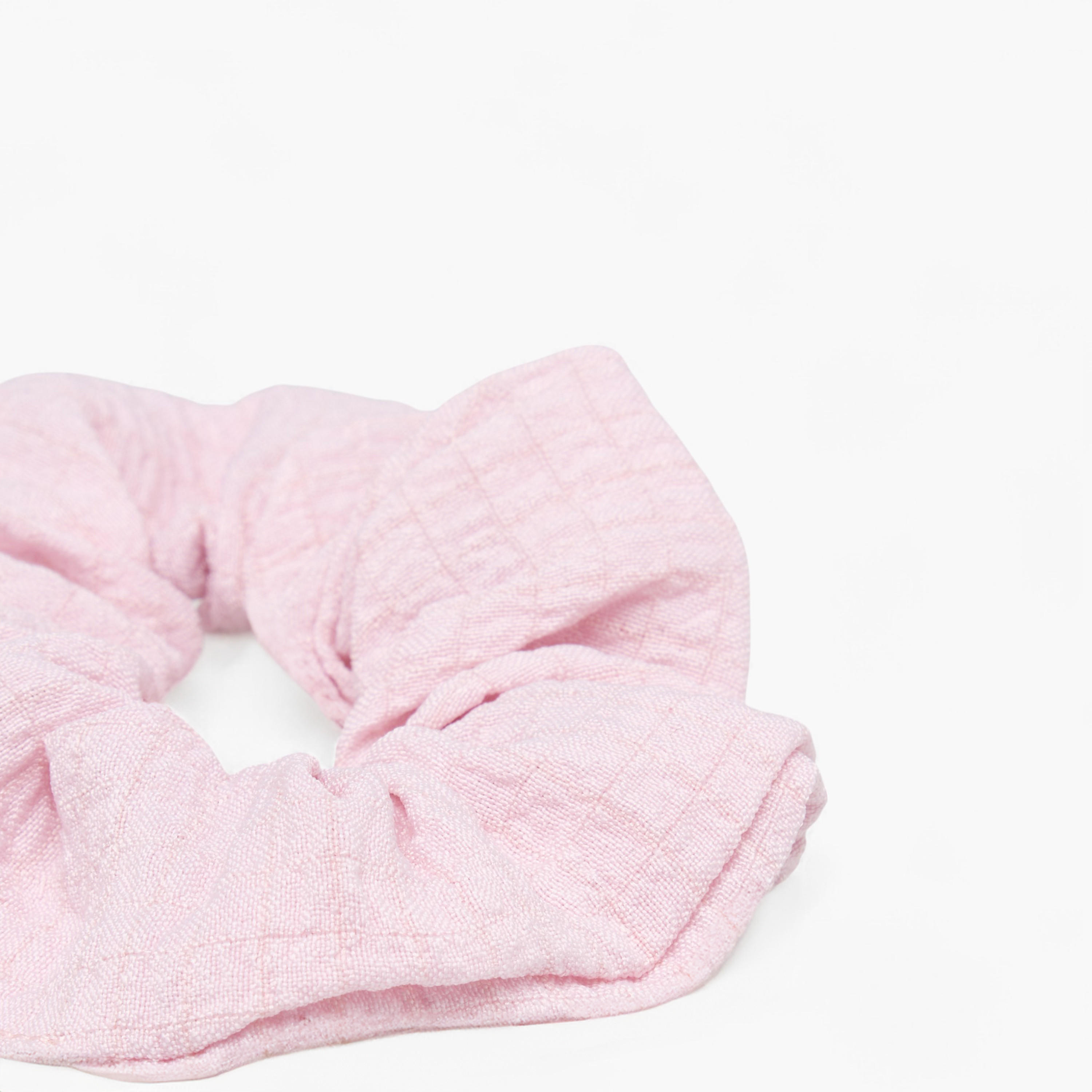 ربطات شعر سكرانشي بارزة الملمس - طقم من قطعتين-women-hairaccessories-scrunchies-image-4