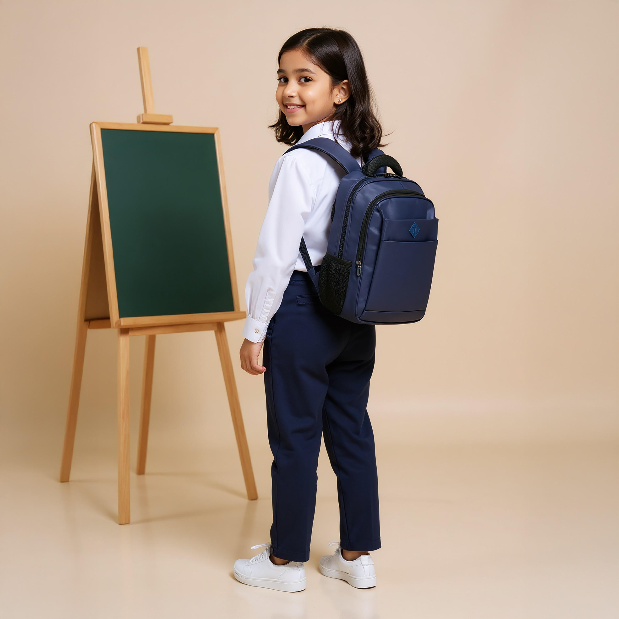 شنطة ظهر سادة 18 بوصة بحمّالات قابلة للتعديل وسحّاب إغلاق - 46x32x18 سم-school-bagsandbackpacks-backpacks-image-2
