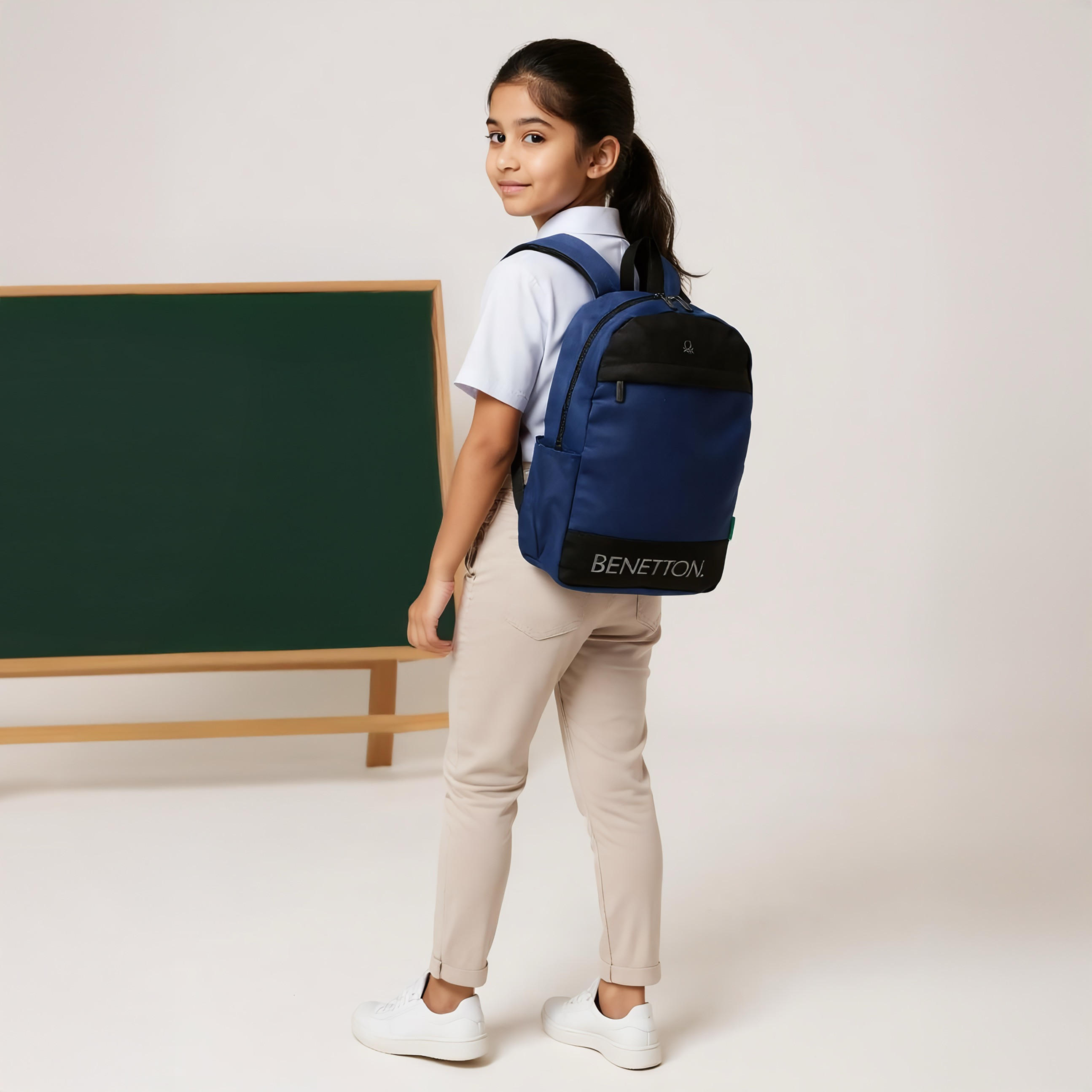 شنطة ظهر 17 بوصة سادة بحمّالات قابلة للتعديل وسحّاب إغلاق من يو سي بي - 43x28x14 سم-school-bagsandbackpacks-backpacks-image-2