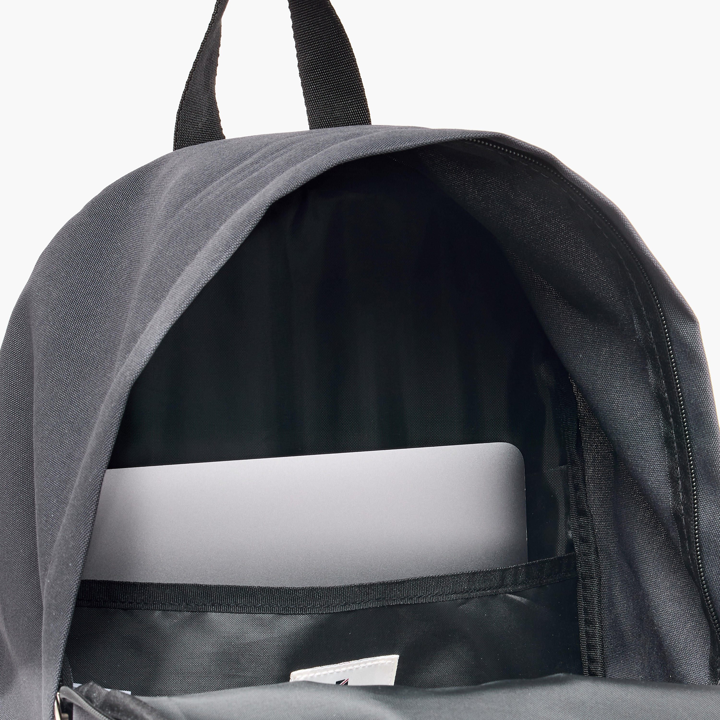 شنطة ظهر سادة بحمالات قابلة للتعديل ومقلمة صغيرة من بيبي جينز - 33x44x21 سم-school-bagsandbackpacks-sets-image-13