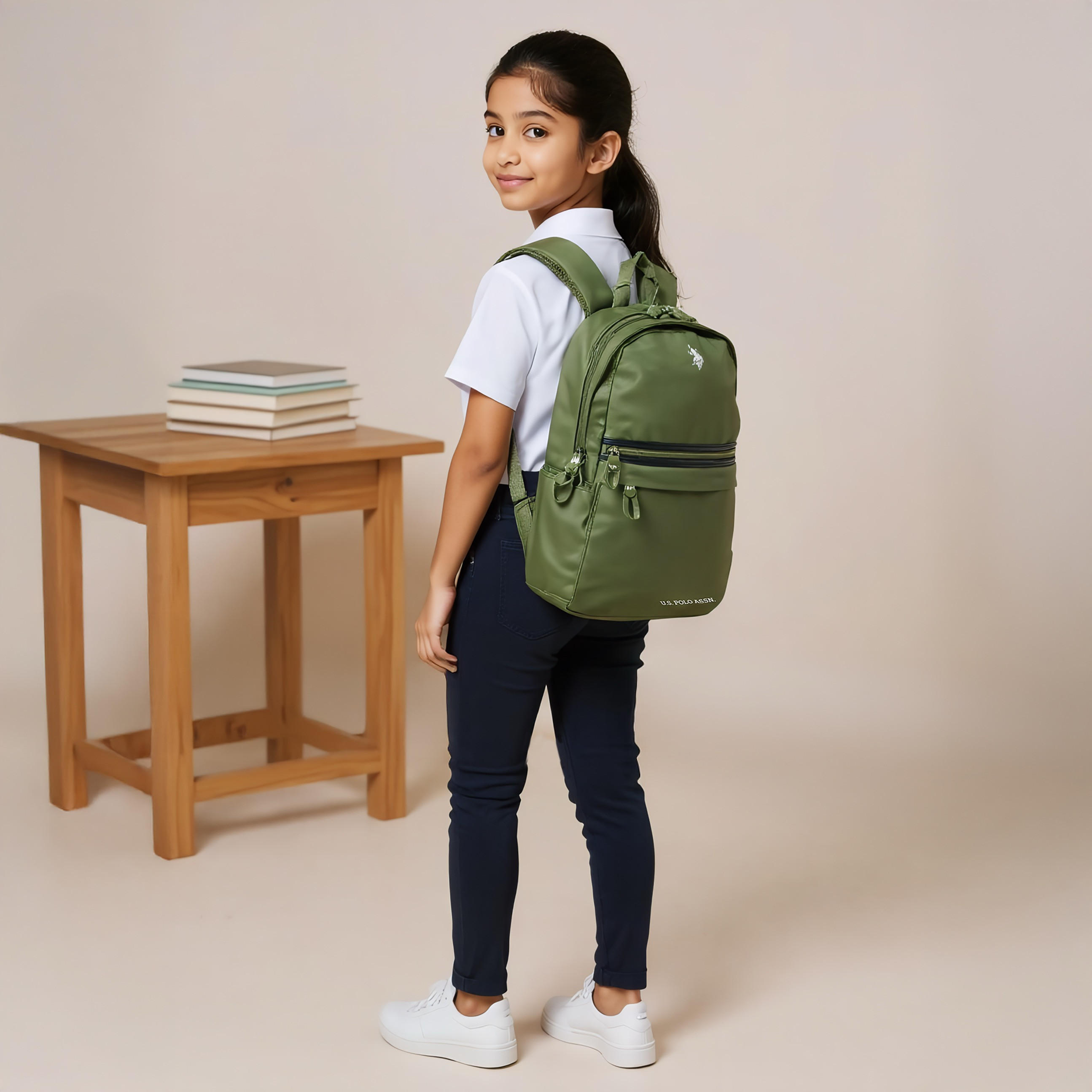 شنطة ظهر بتفاصيل شعار وأحزمة كتف قابلة للتعديل من يو إس بولو أسن - 46x30x12 سم-school-bagsandbackpacks-backpacks-image-3