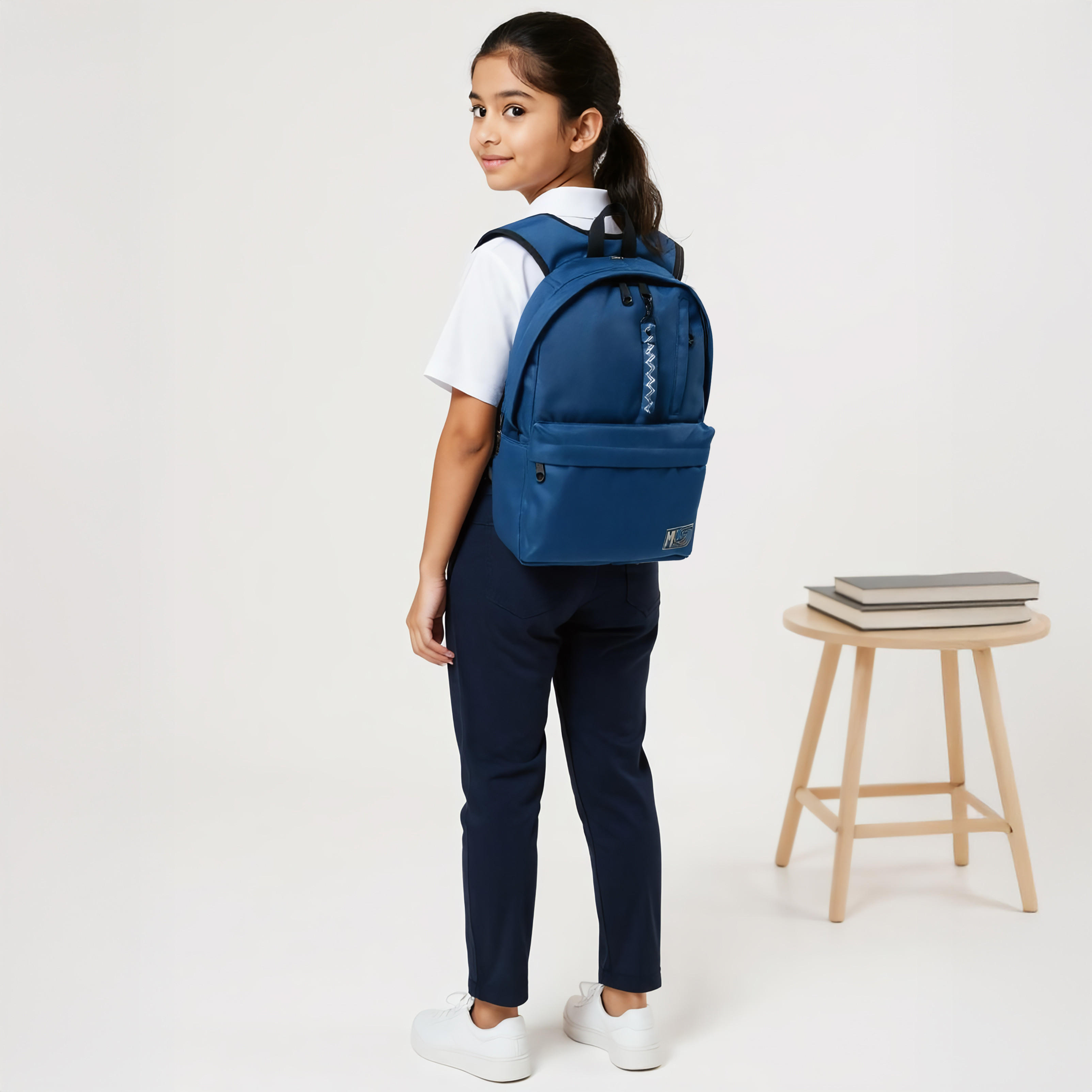 شنطة ظهر بارزة الملمس بحمّالات قابلة للتعديل وسحّاب إغلاق من ماست - 32x19x42 سم-school-bagsandbackpacks-backpacks-image-3